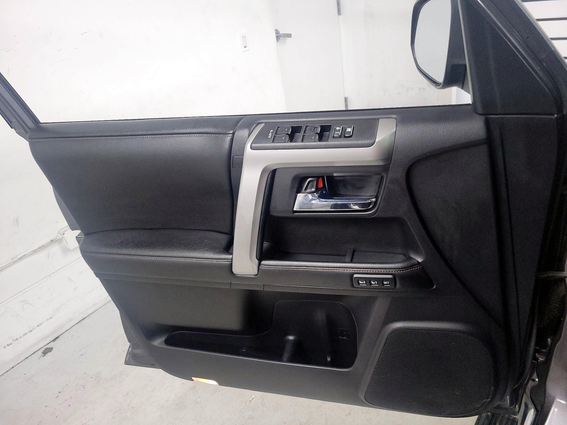Thumbnail: 2014 Toyota 4Runner - 12