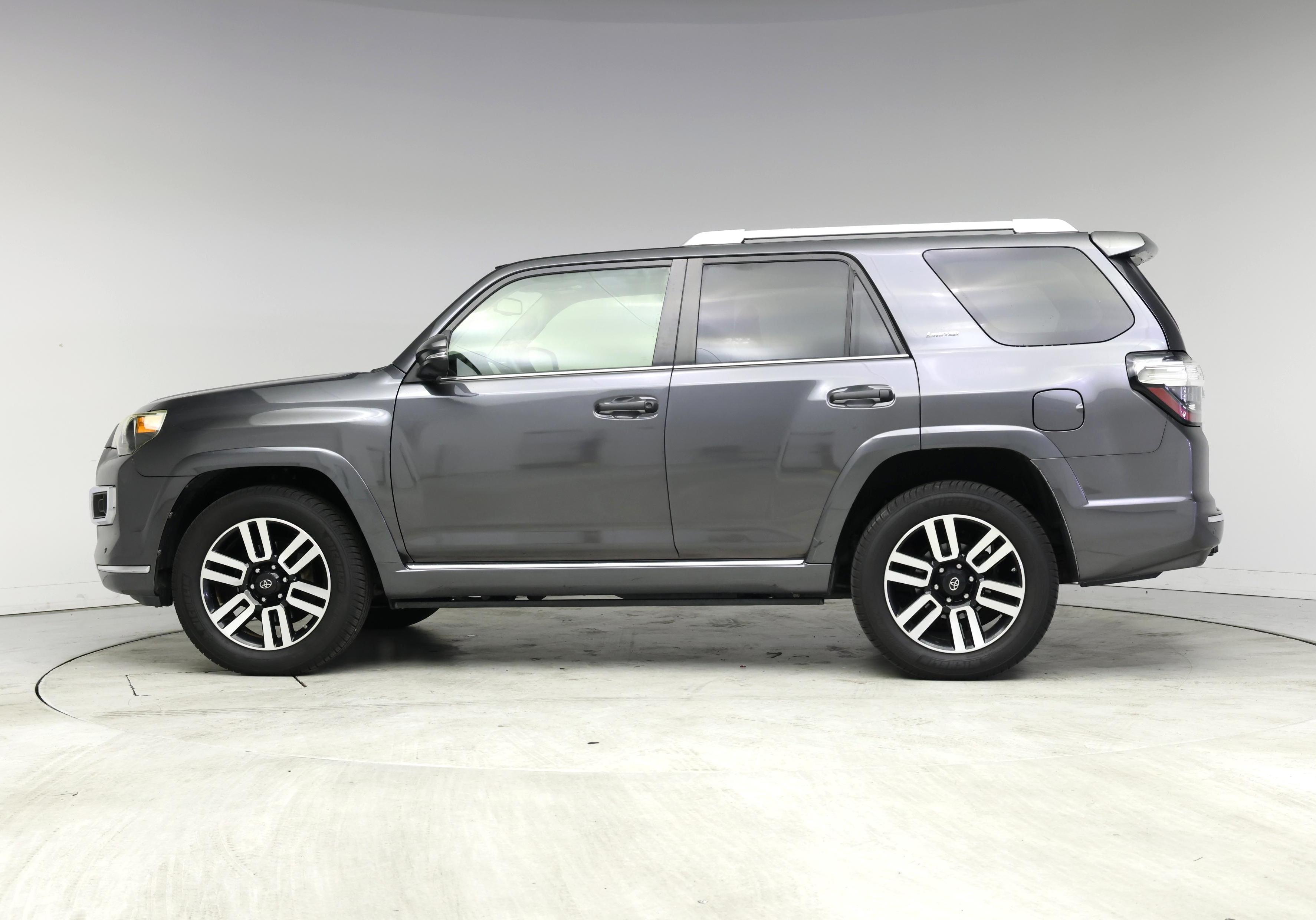 Thumbnail: 2014 Toyota 4Runner - 3