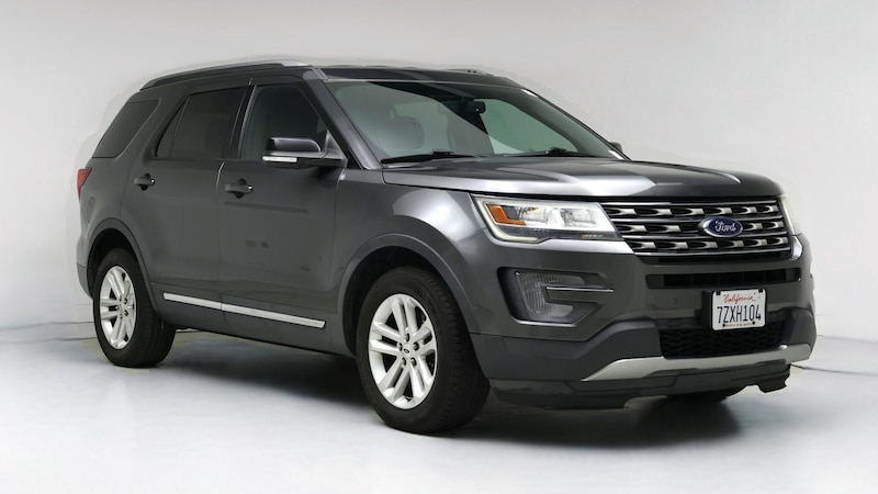 2017 Ford Explorer XLT Hero Image