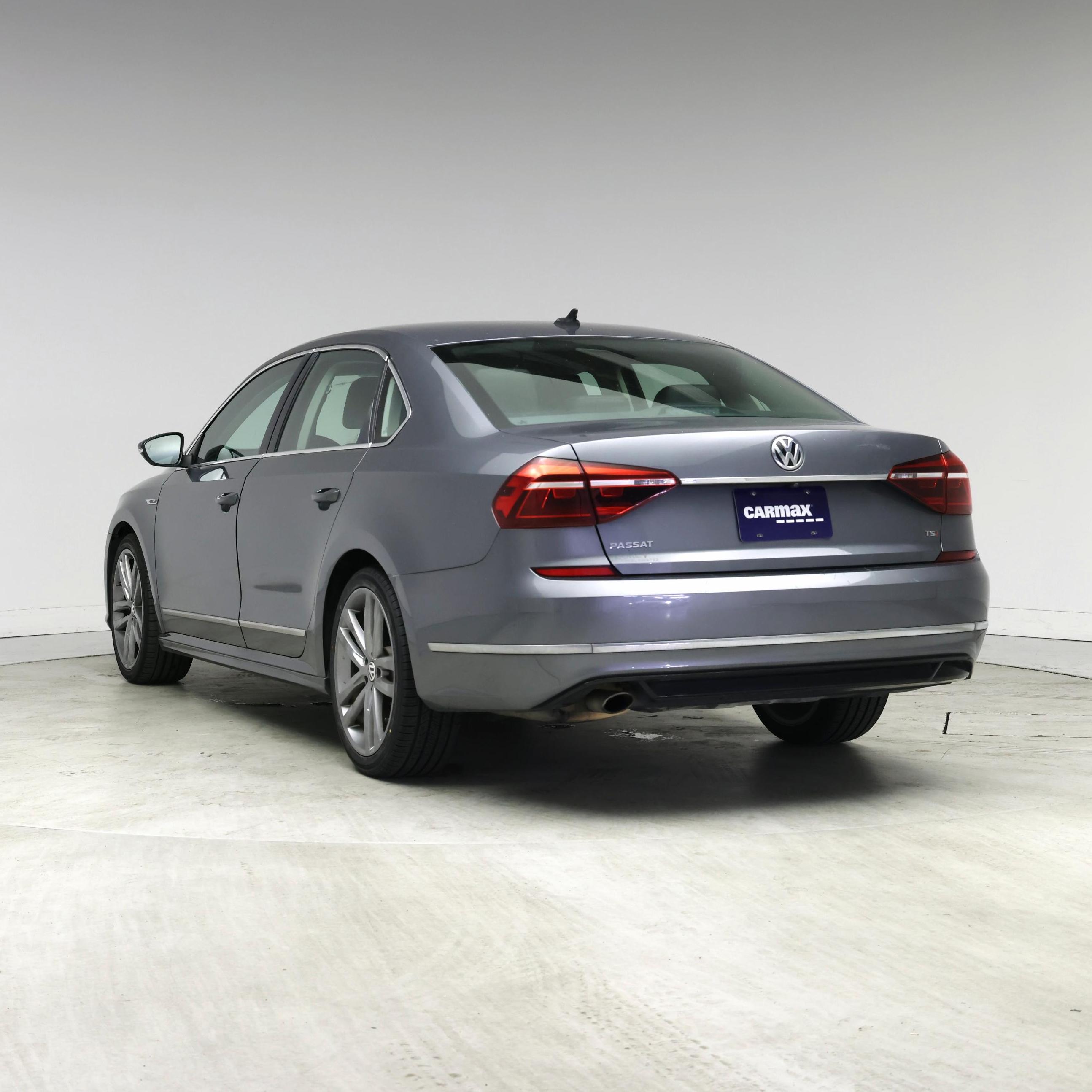 Thumbnail: 2017 Volkswagen Passat - 2