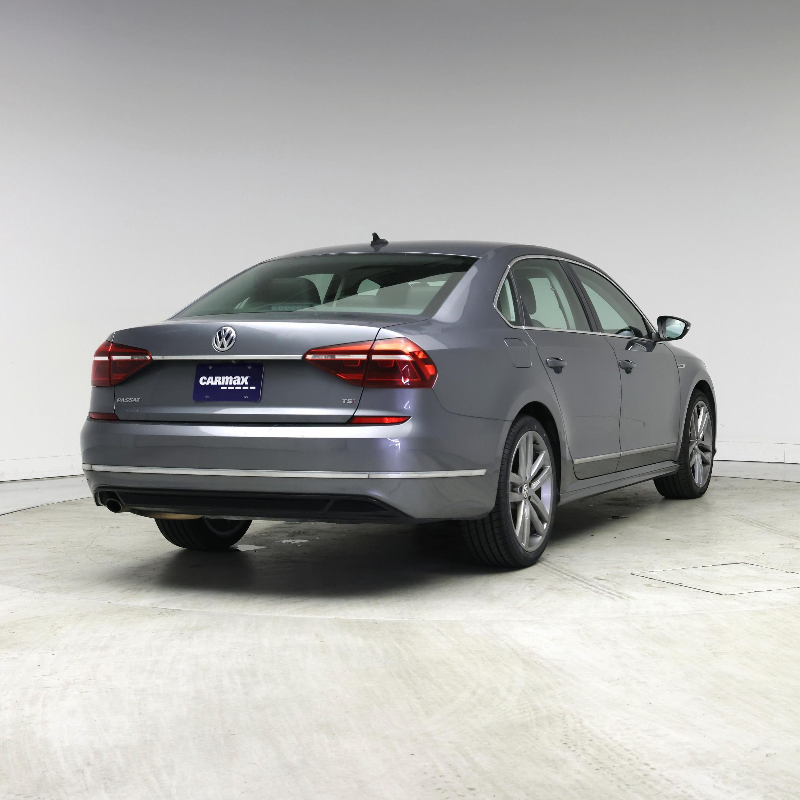 Thumbnail: 2017 Volkswagen Passat - 8