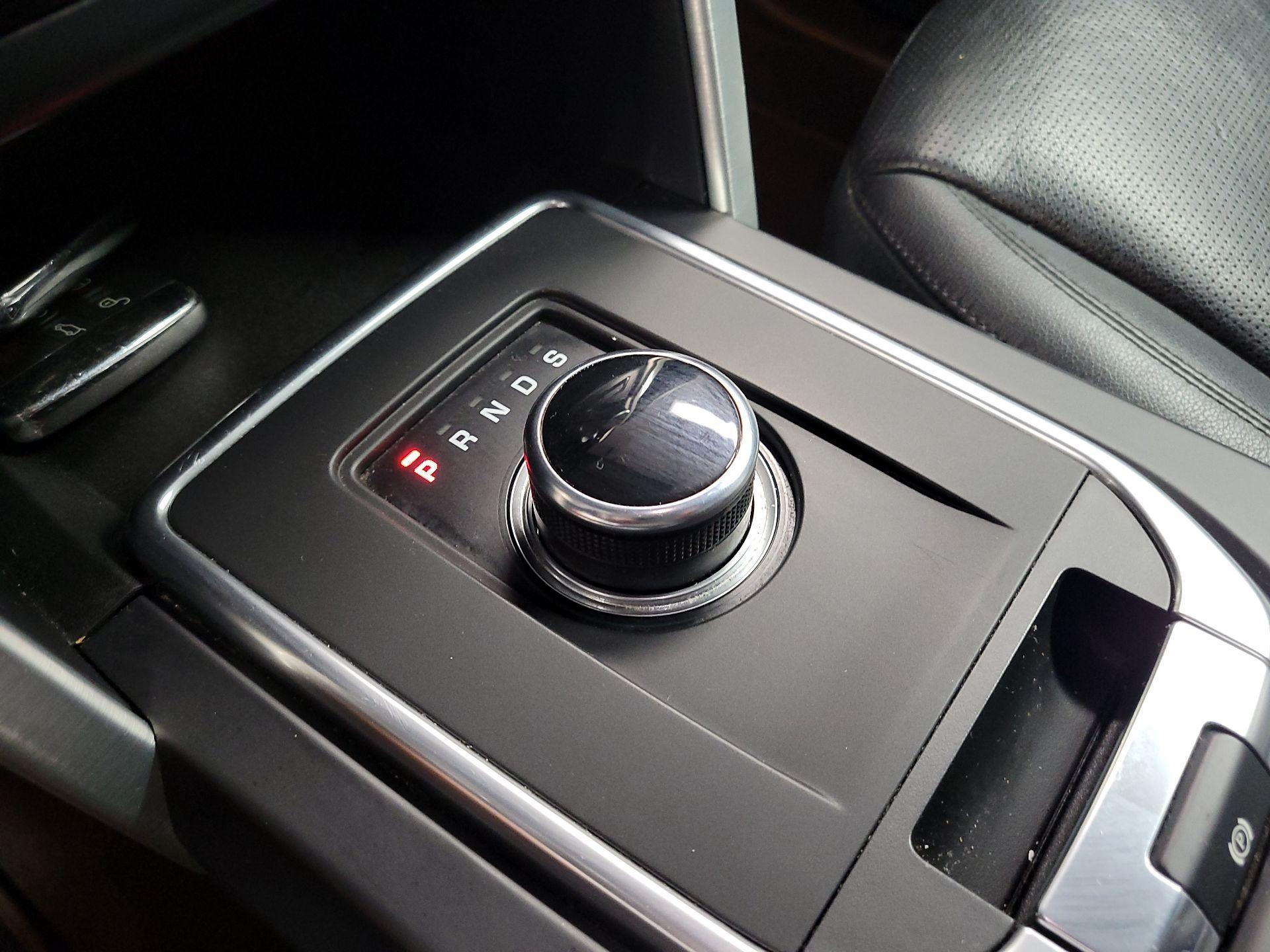 Thumbnail: 2019 Land Rover Discovery Sport - 17