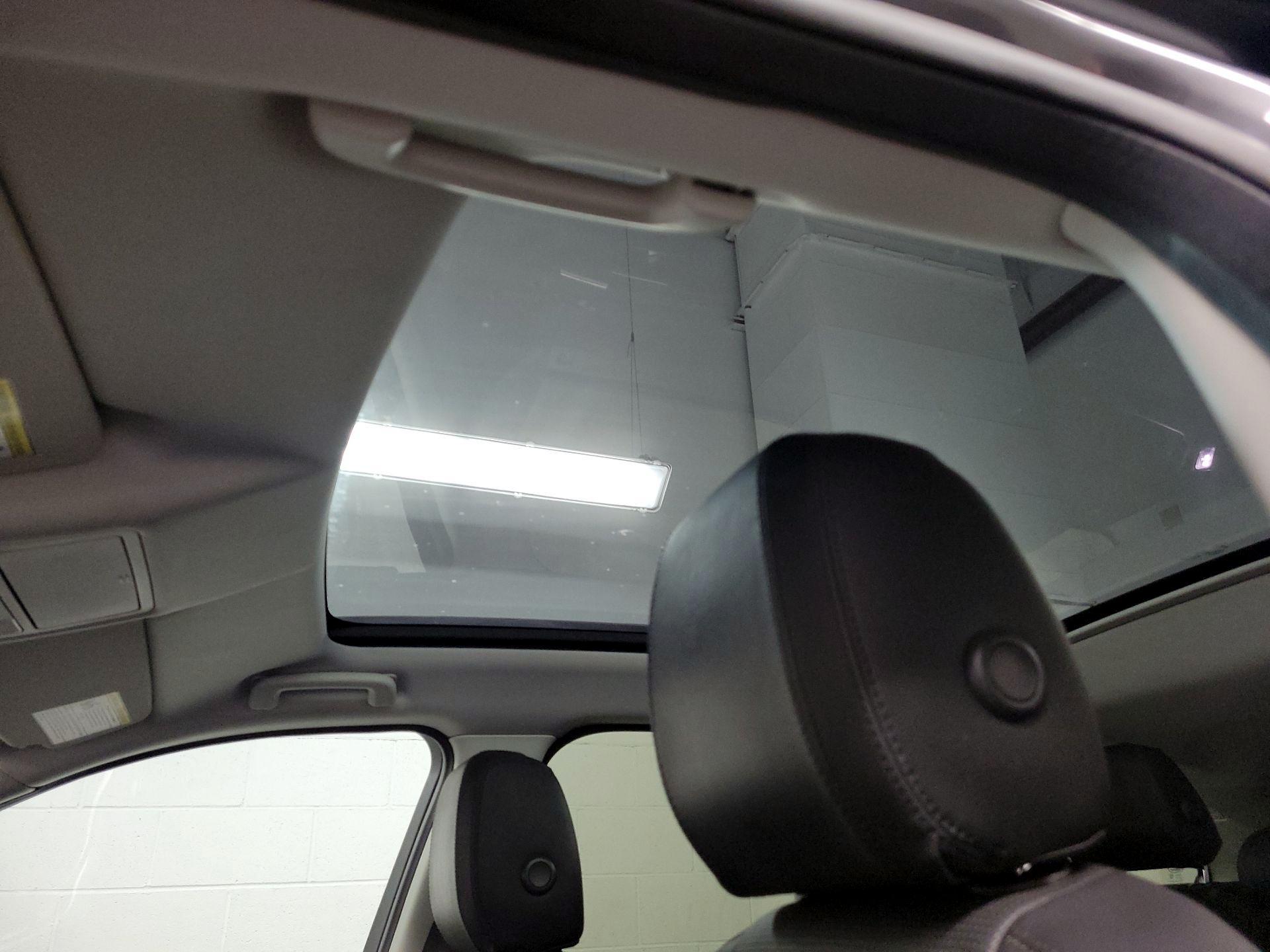 Thumbnail: 2019 Land Rover Discovery Sport - 19