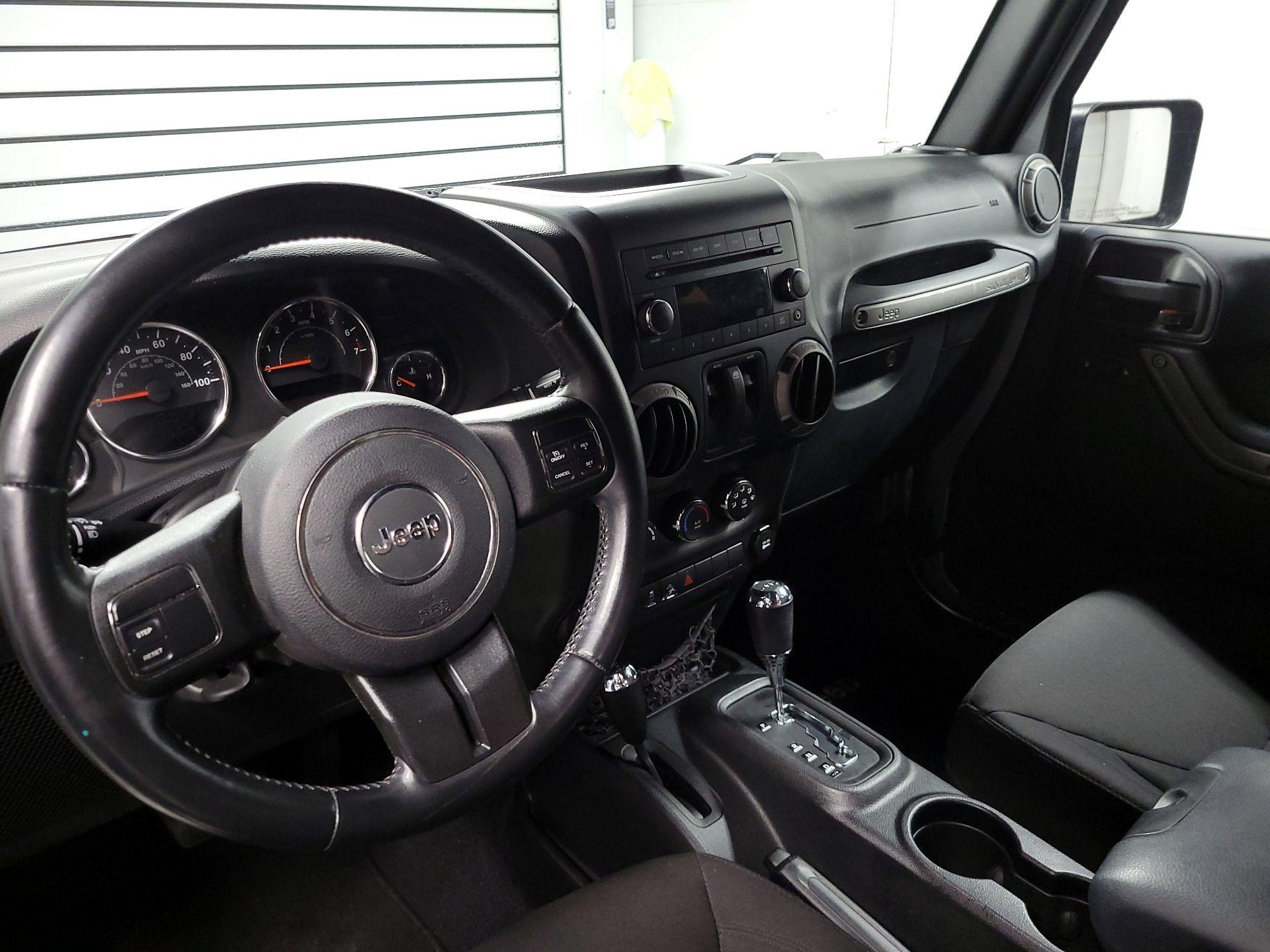 Thumbnail: 2015 Jeep Wrangler - 9
