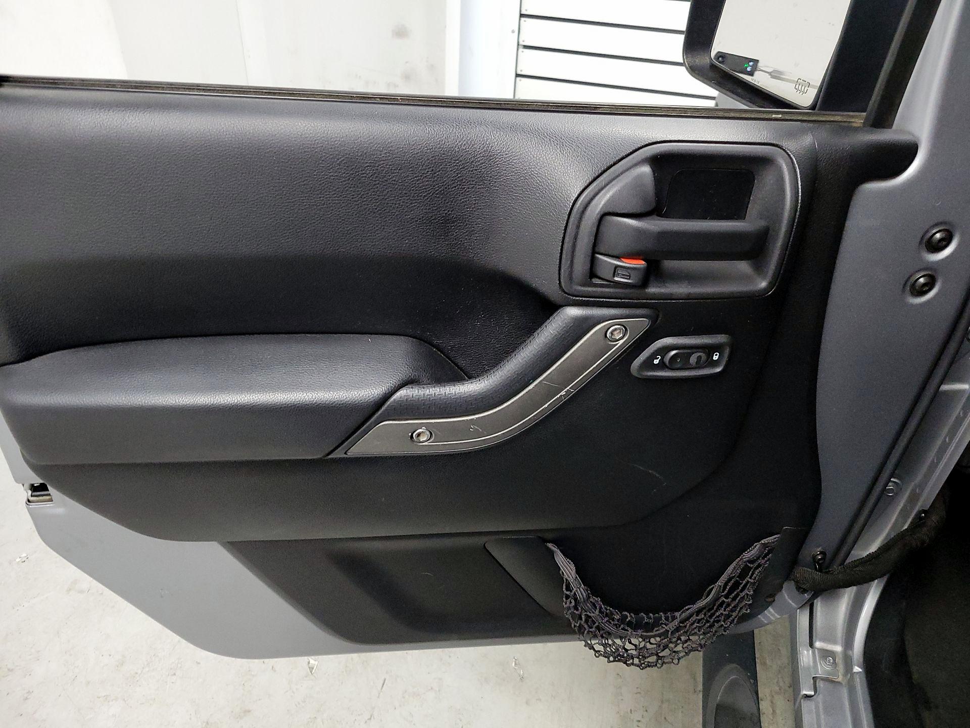 Thumbnail: 2015 Jeep Wrangler - 12