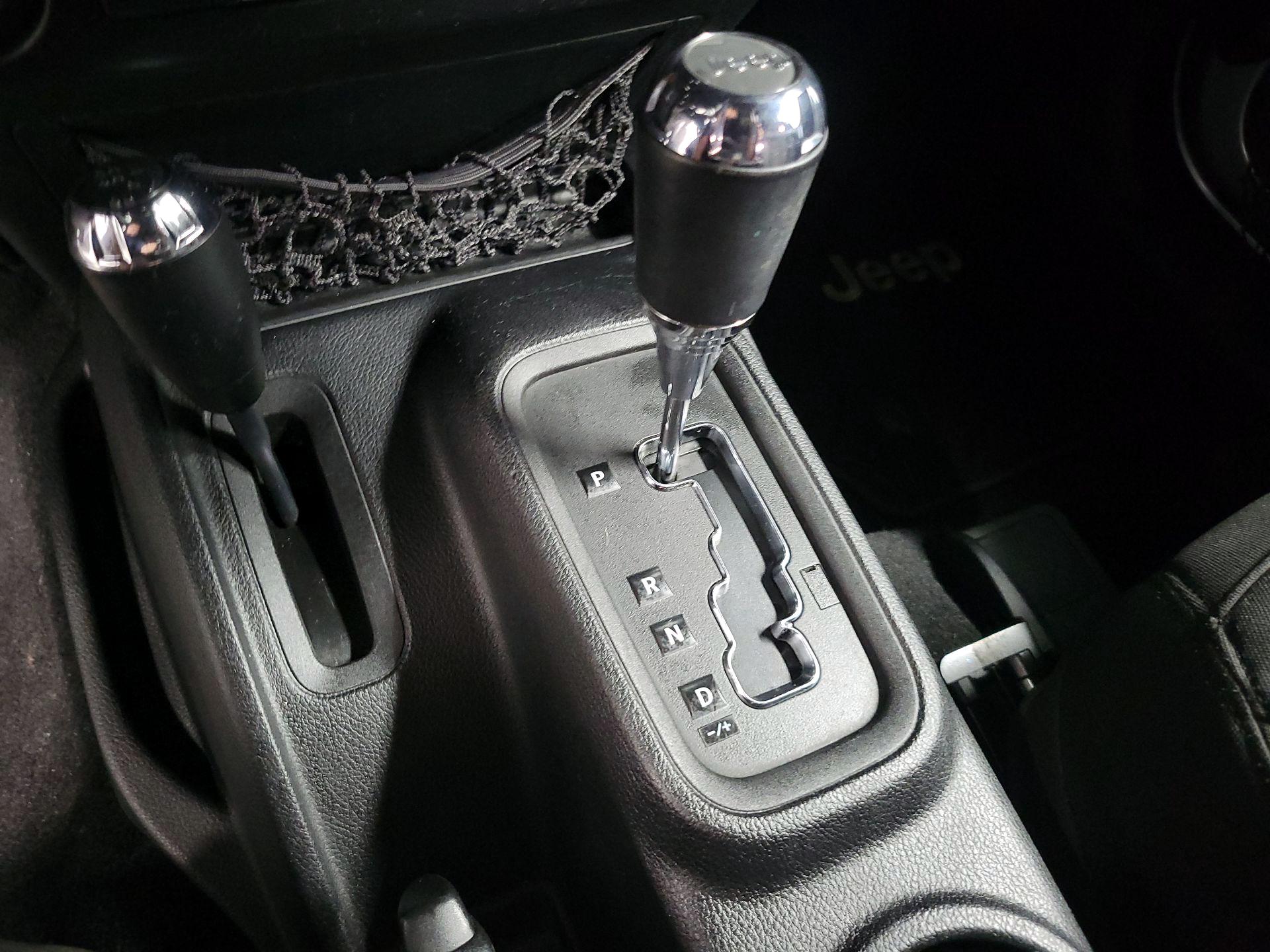 Thumbnail: 2015 Jeep Wrangler - 15