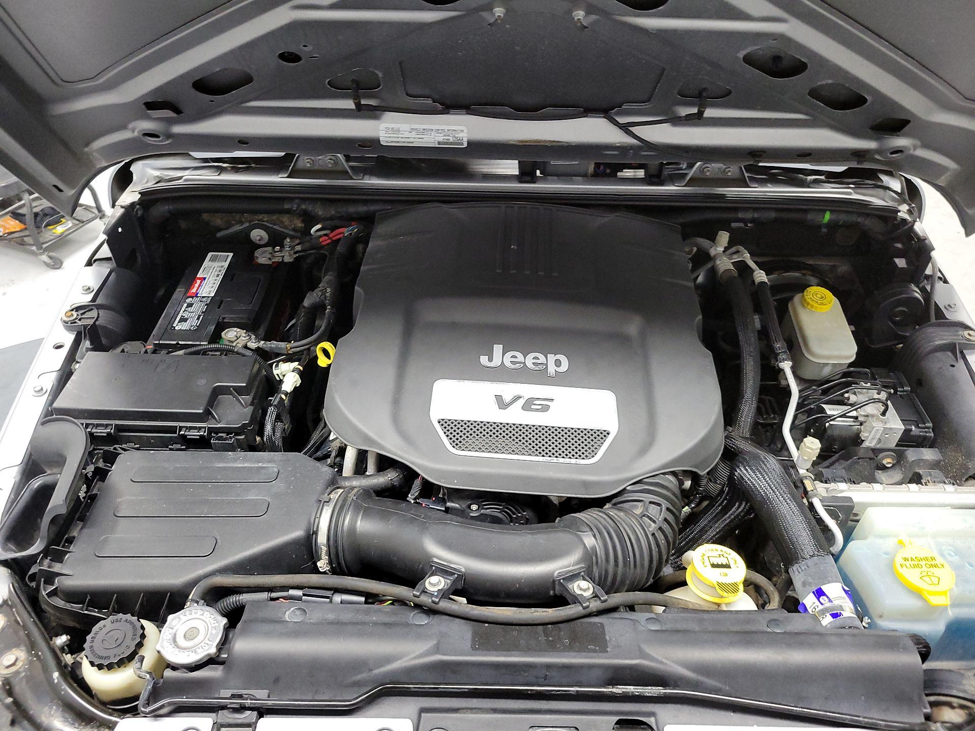 Thumbnail: 2015 Jeep Wrangler - 18