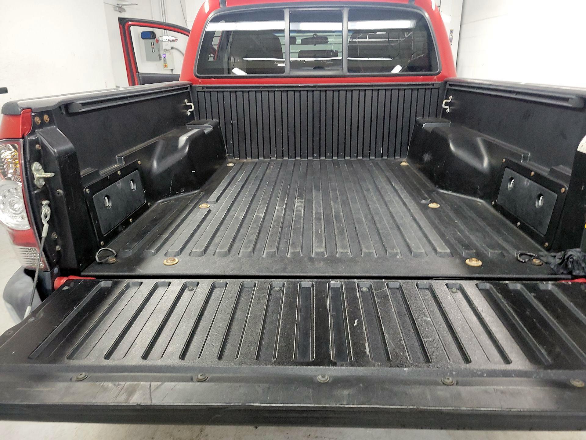 Thumbnail: 2014 Toyota Tacoma - 20
