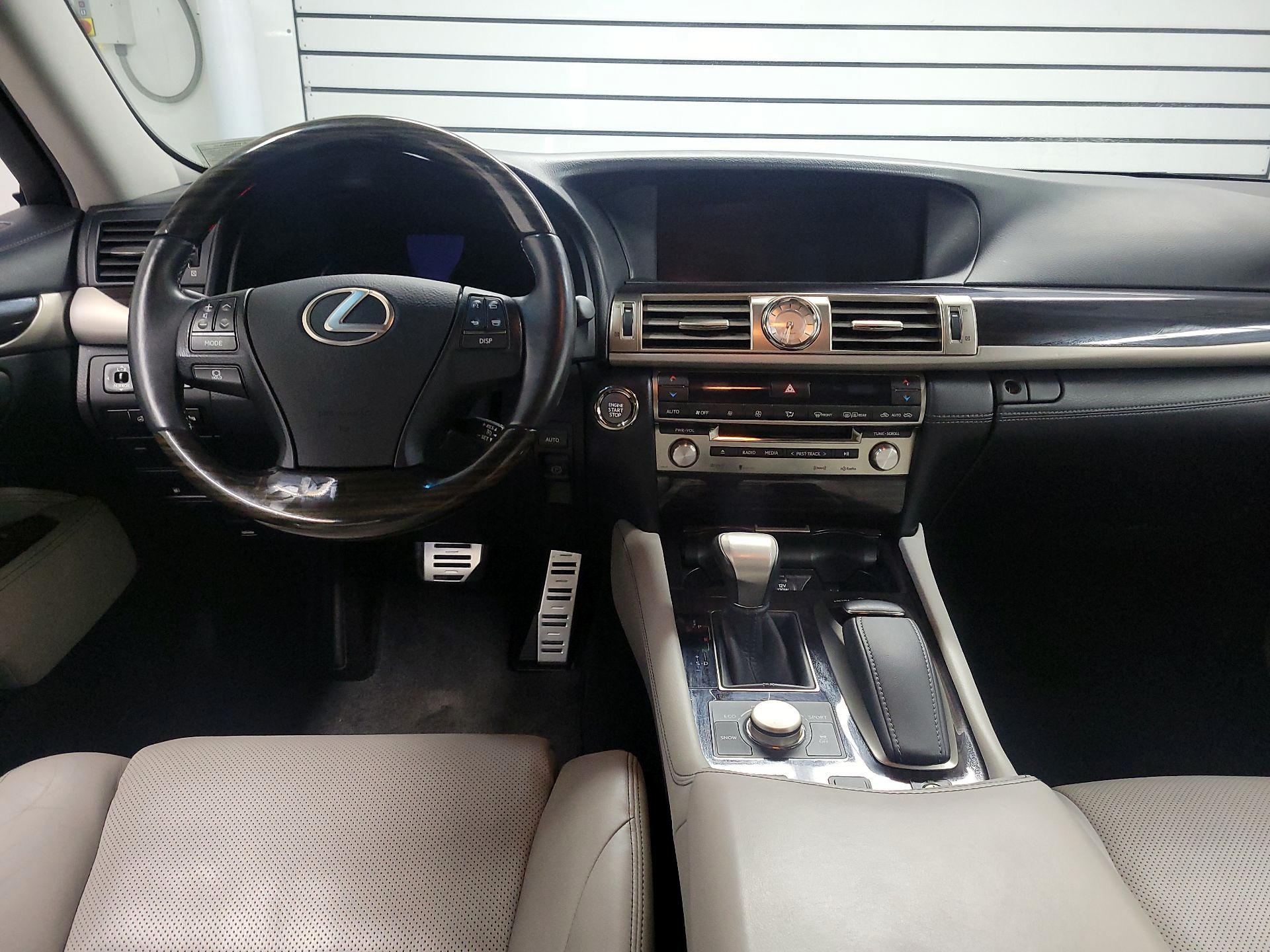 Thumbnail: 2014 Lexus LS - 9