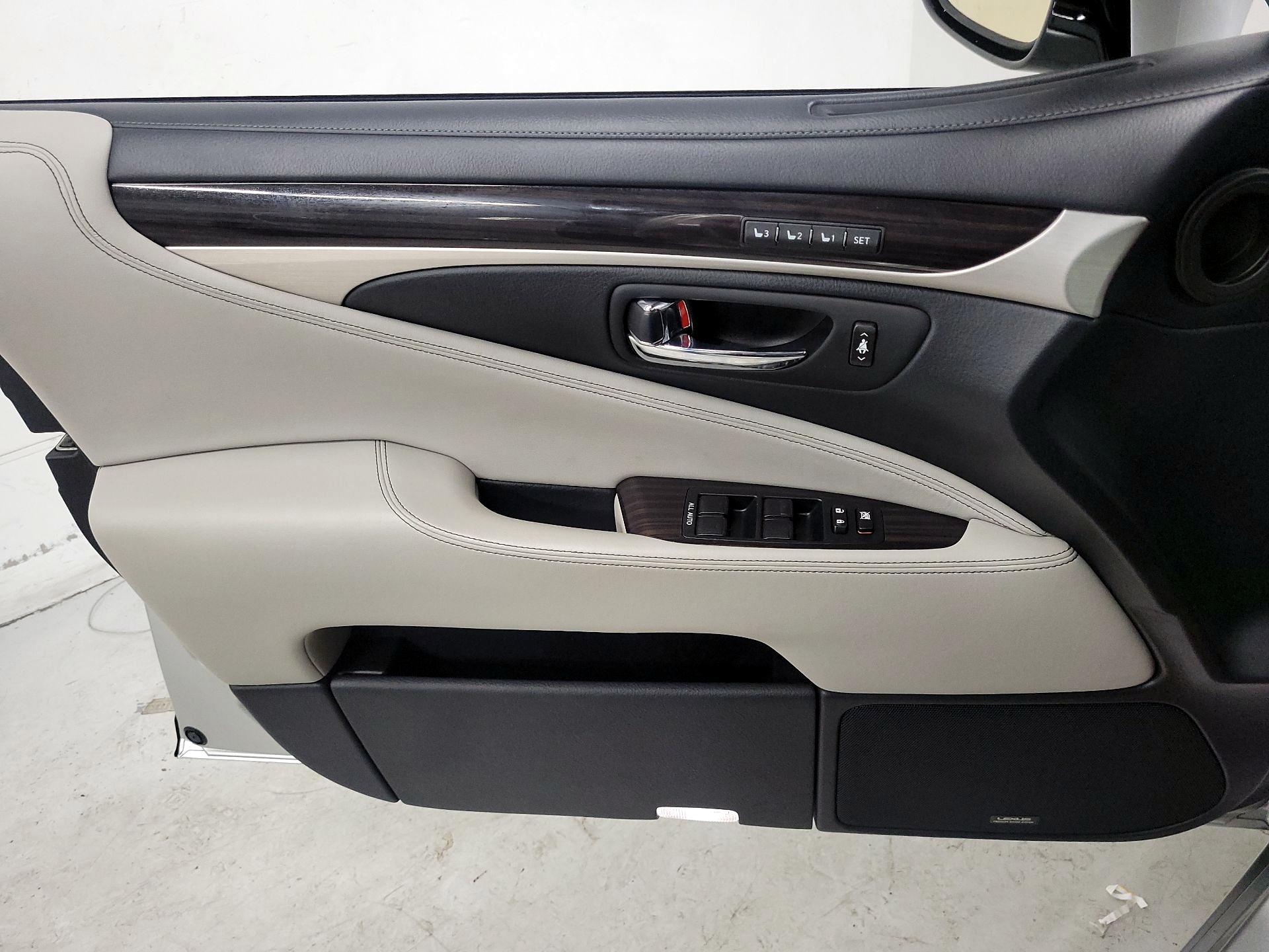 Thumbnail: 2014 Lexus LS - 12