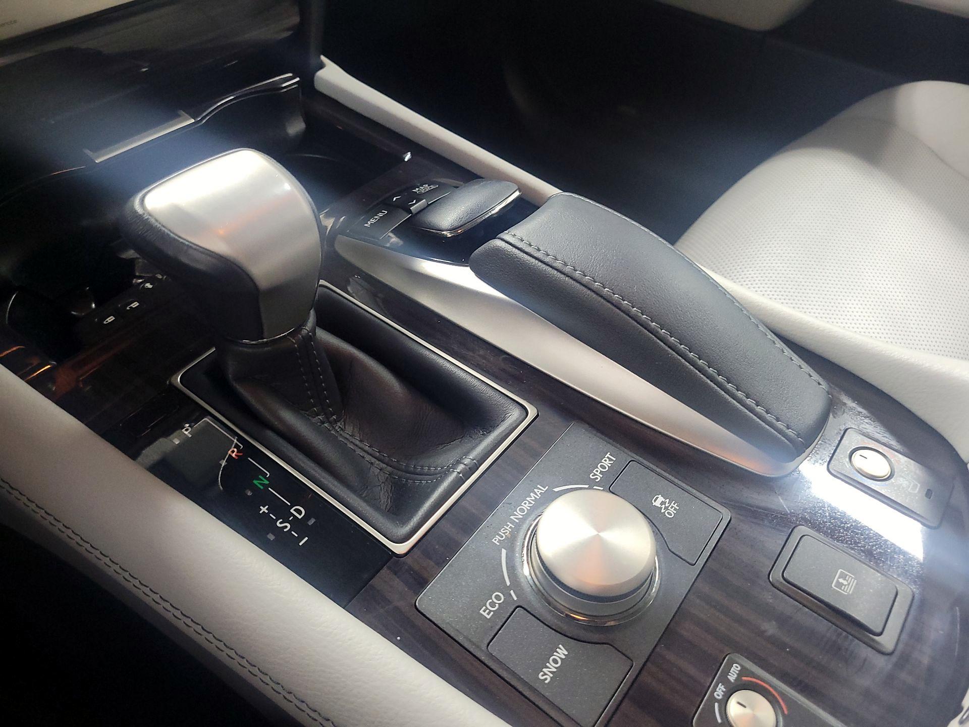 Thumbnail: 2014 Lexus LS - 17