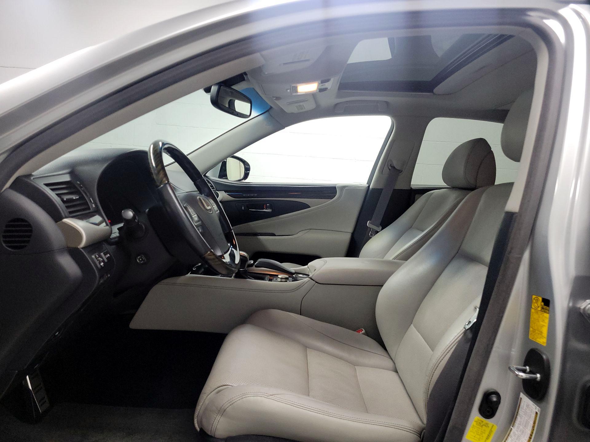 Thumbnail: 2014 Lexus LS - 18