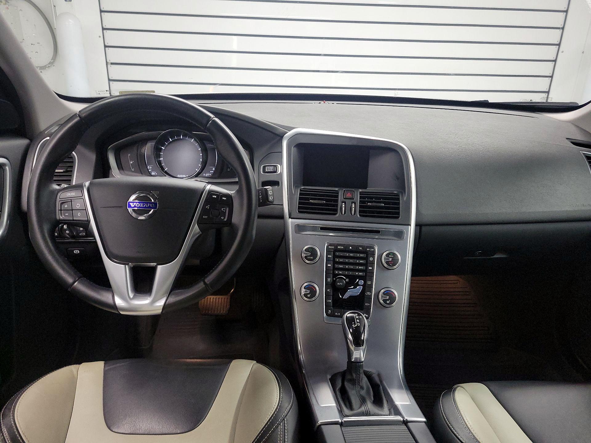 Thumbnail: 2017 Volvo XC60 - 9