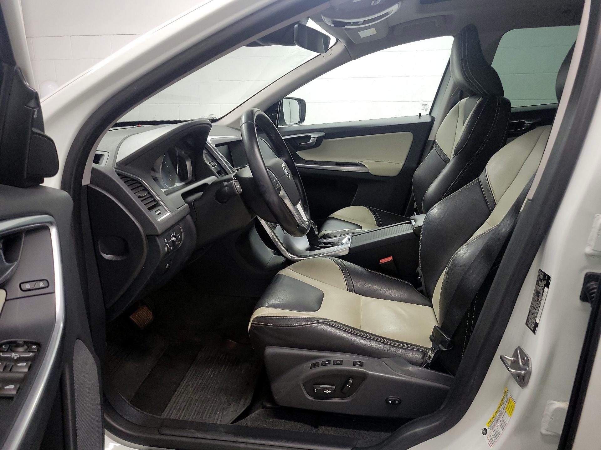 Thumbnail: 2017 Volvo XC60 - 11