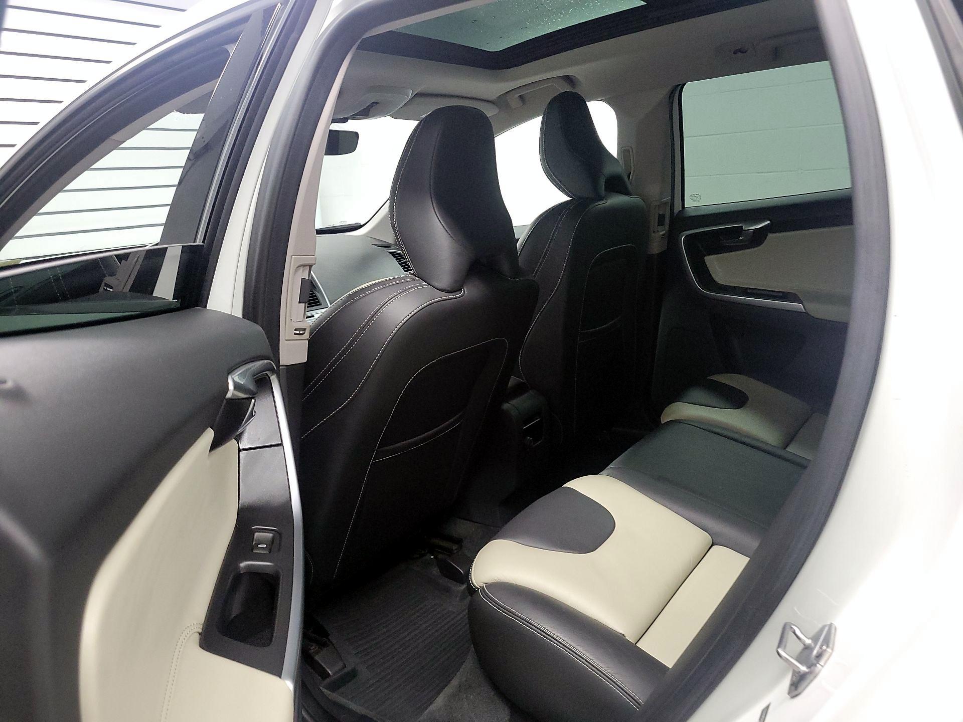 Thumbnail: 2017 Volvo XC60 - 19