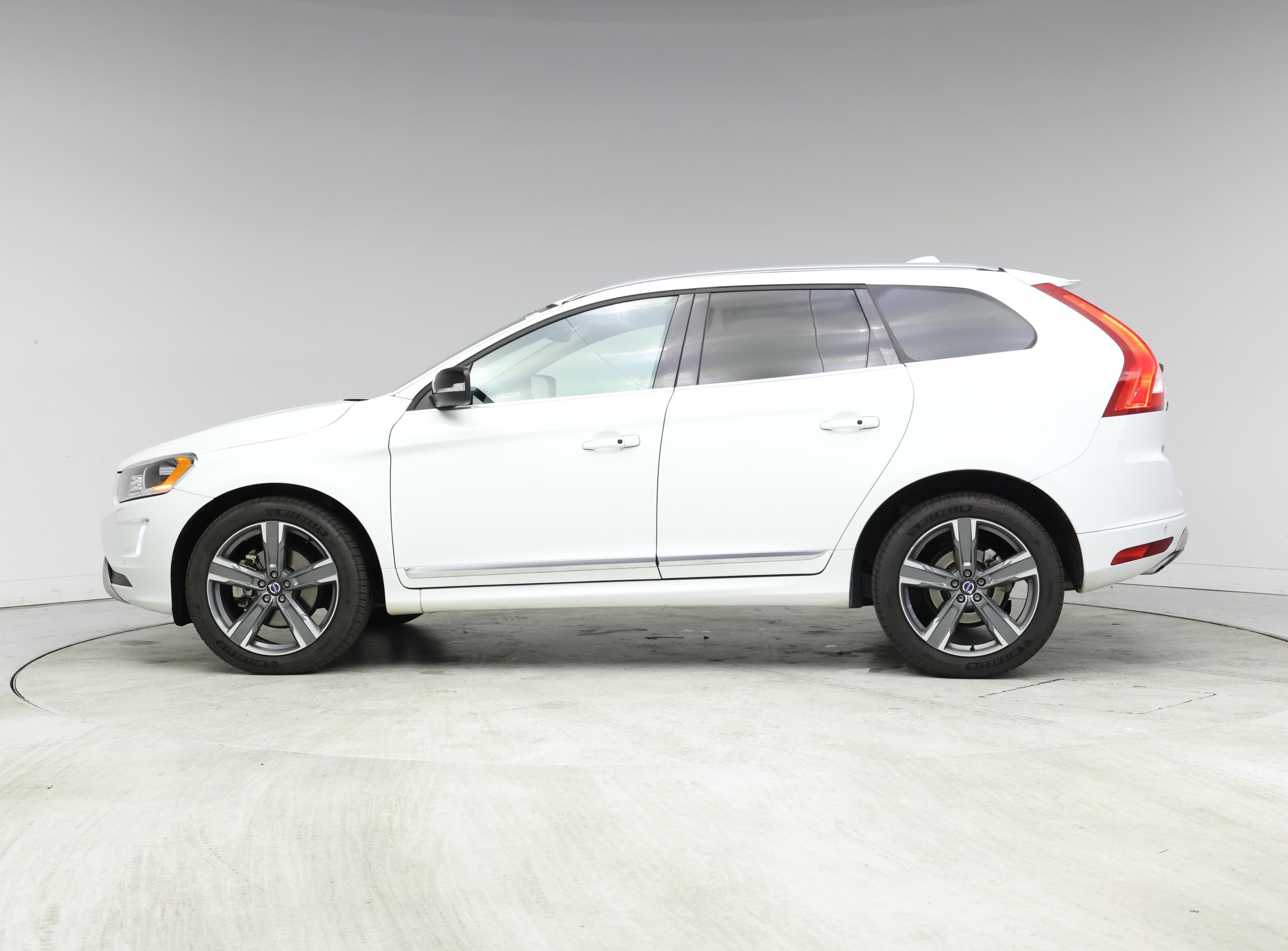 Thumbnail: 2017 Volvo XC60 - 3