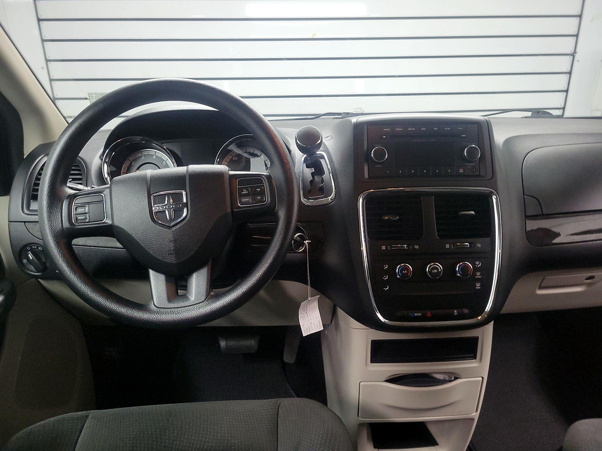 Thumbnail: 2016 Dodge Grand Caravan - 9