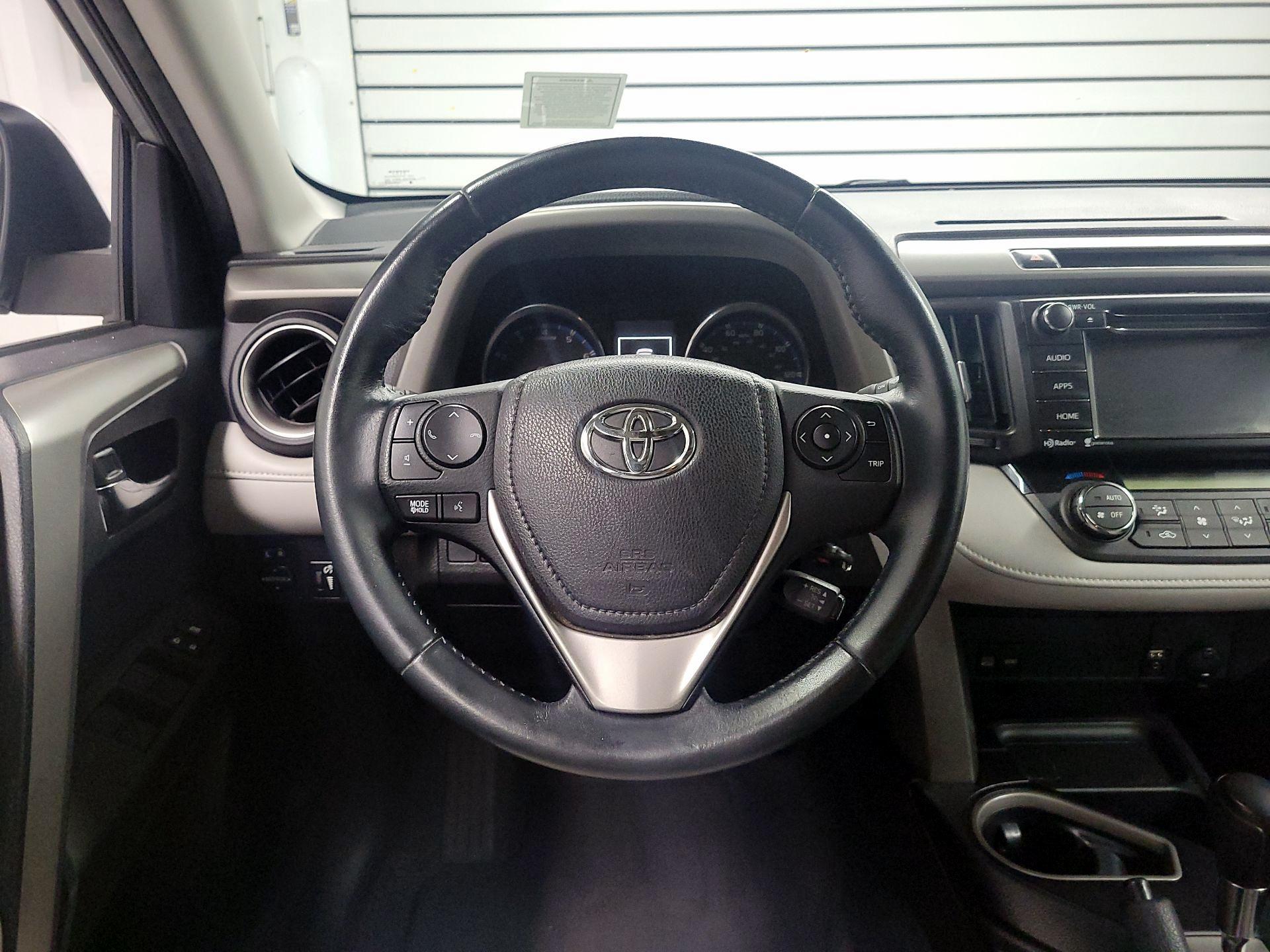 Thumbnail: 2016 Toyota RAV4 - 10