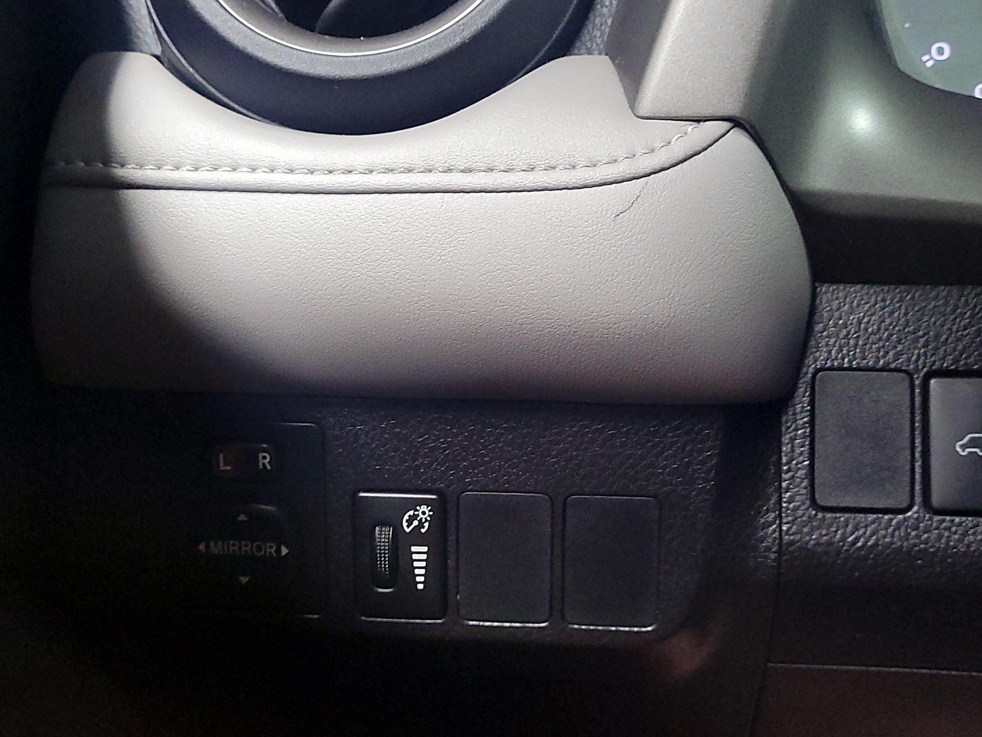 Thumbnail: 2016 Toyota RAV4 - 13