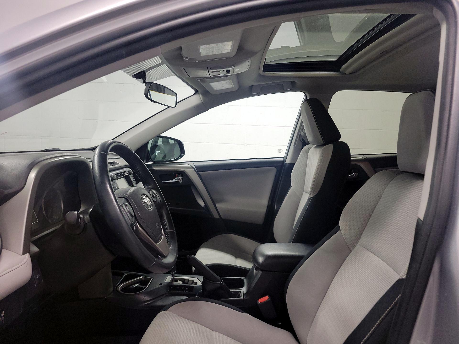 Thumbnail: 2016 Toyota RAV4 - 18