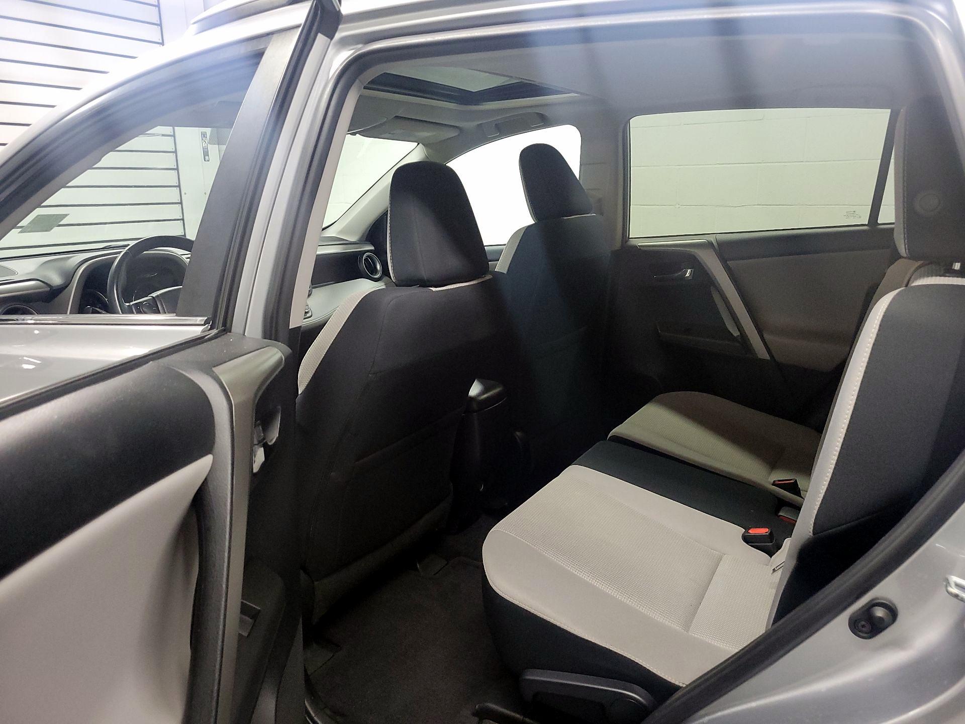 Thumbnail: 2016 Toyota RAV4 - 19