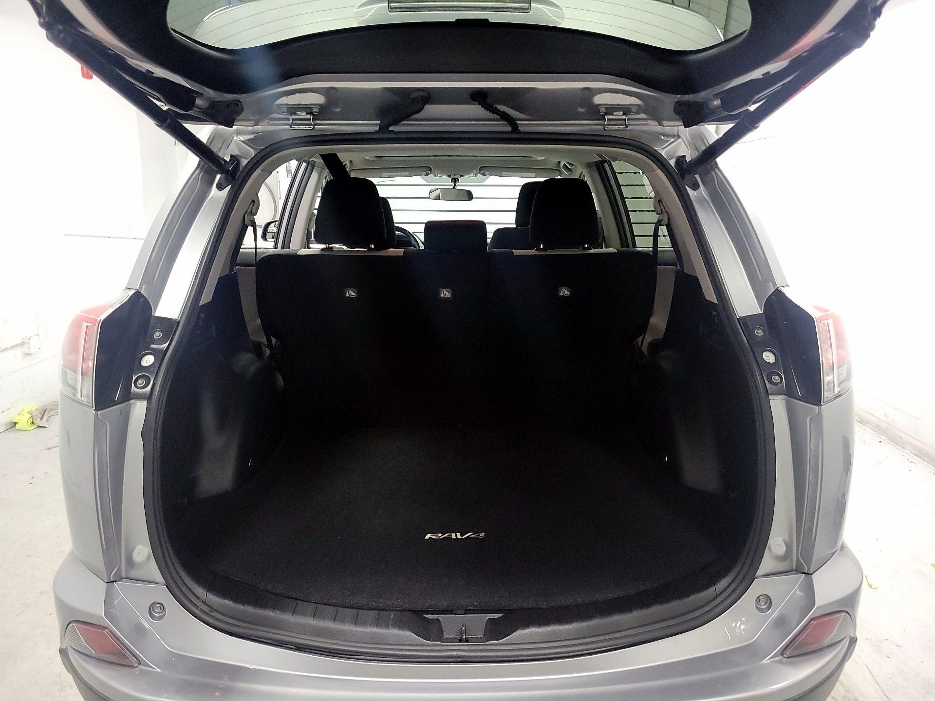 Thumbnail: 2016 Toyota RAV4 - 20