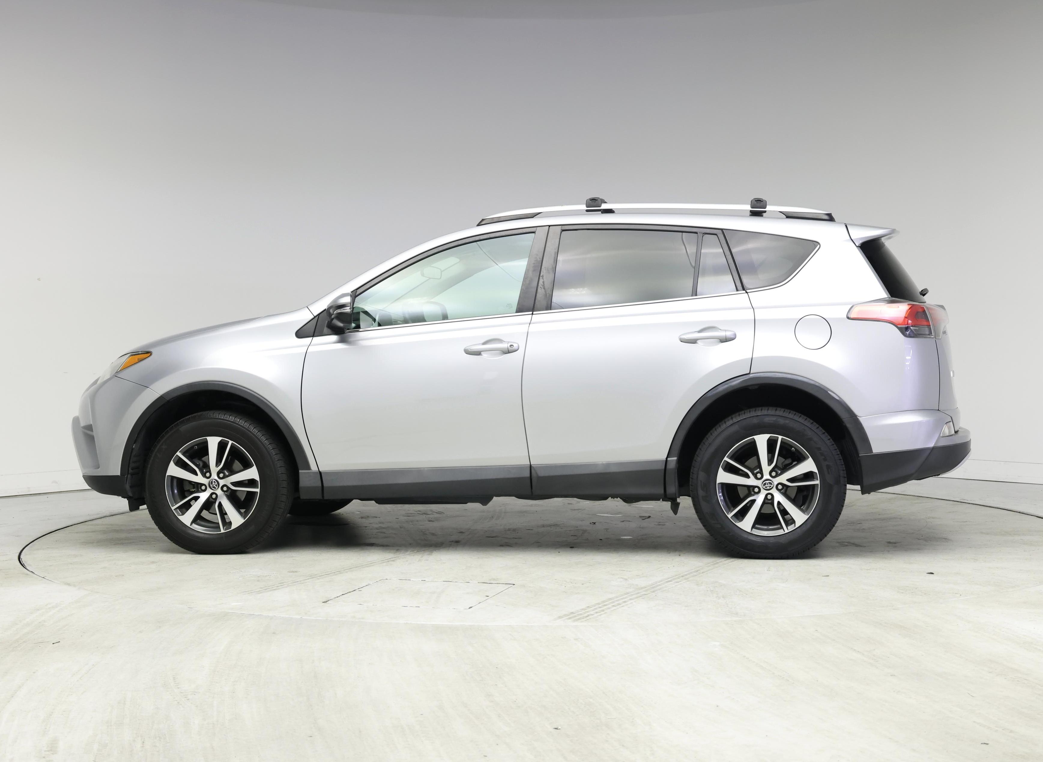 Thumbnail: 2016 Toyota RAV4 - 3
