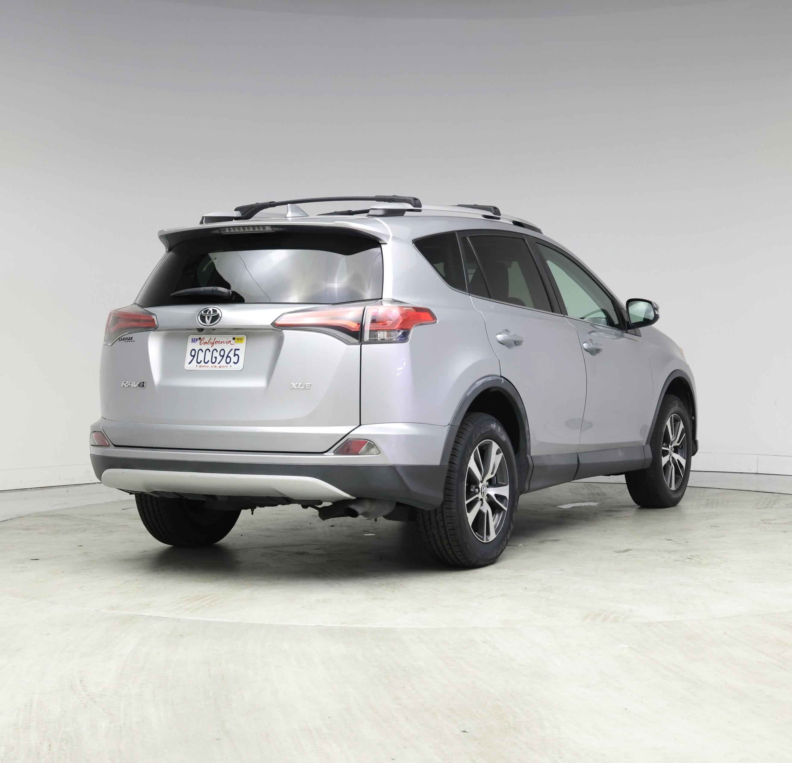 Thumbnail: 2016 Toyota RAV4 - 8