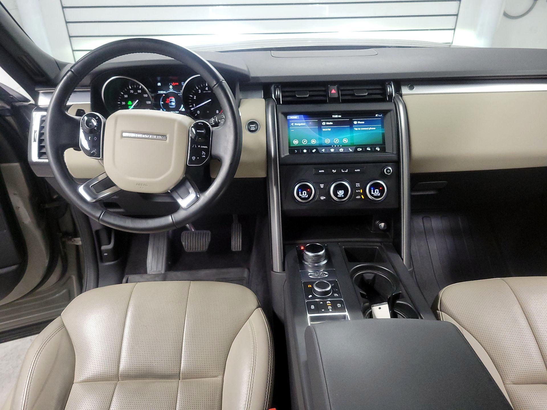 Thumbnail: 2020 Land Rover Discovery - 9
