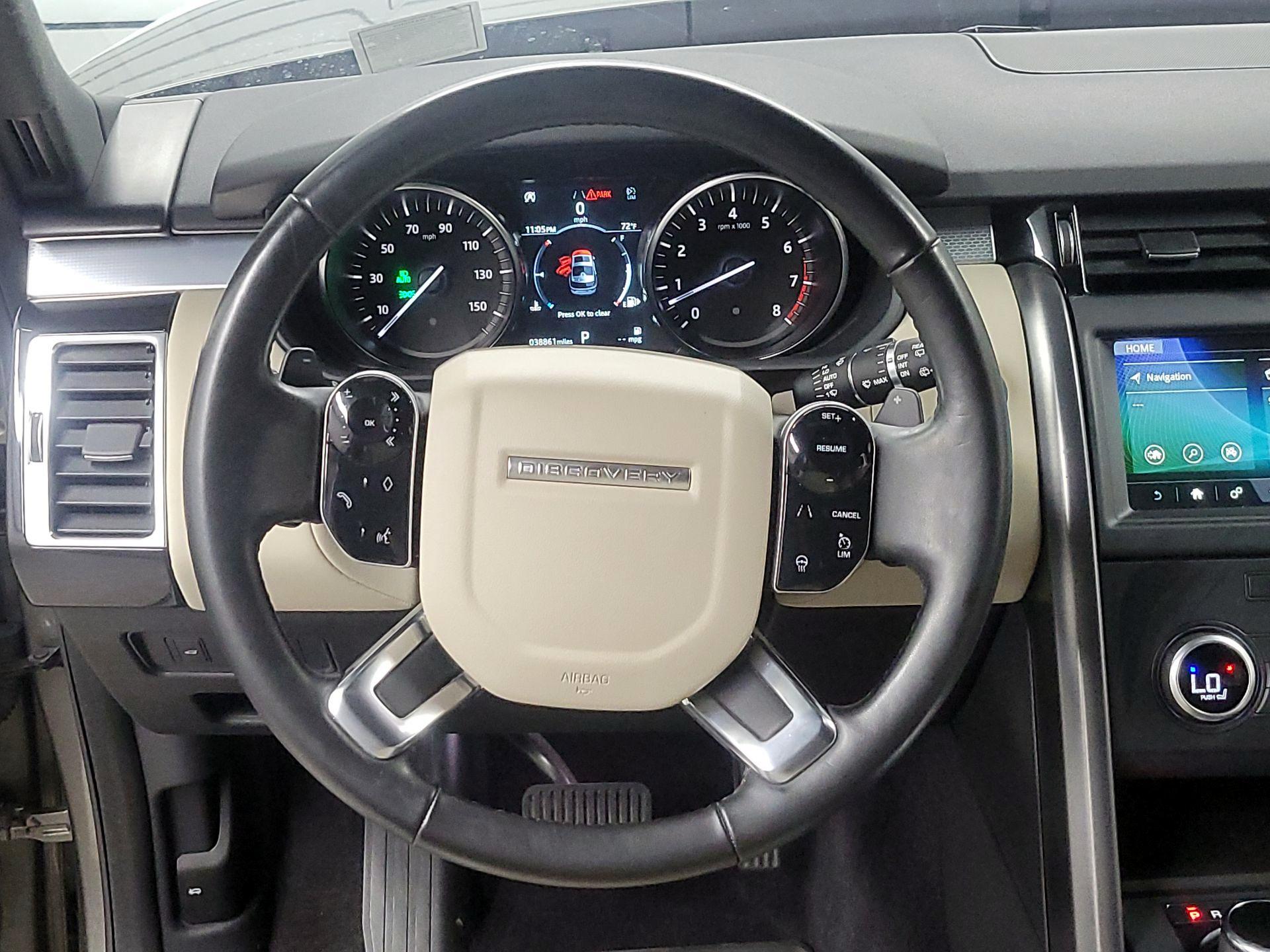 Thumbnail: 2020 Land Rover Discovery - 10