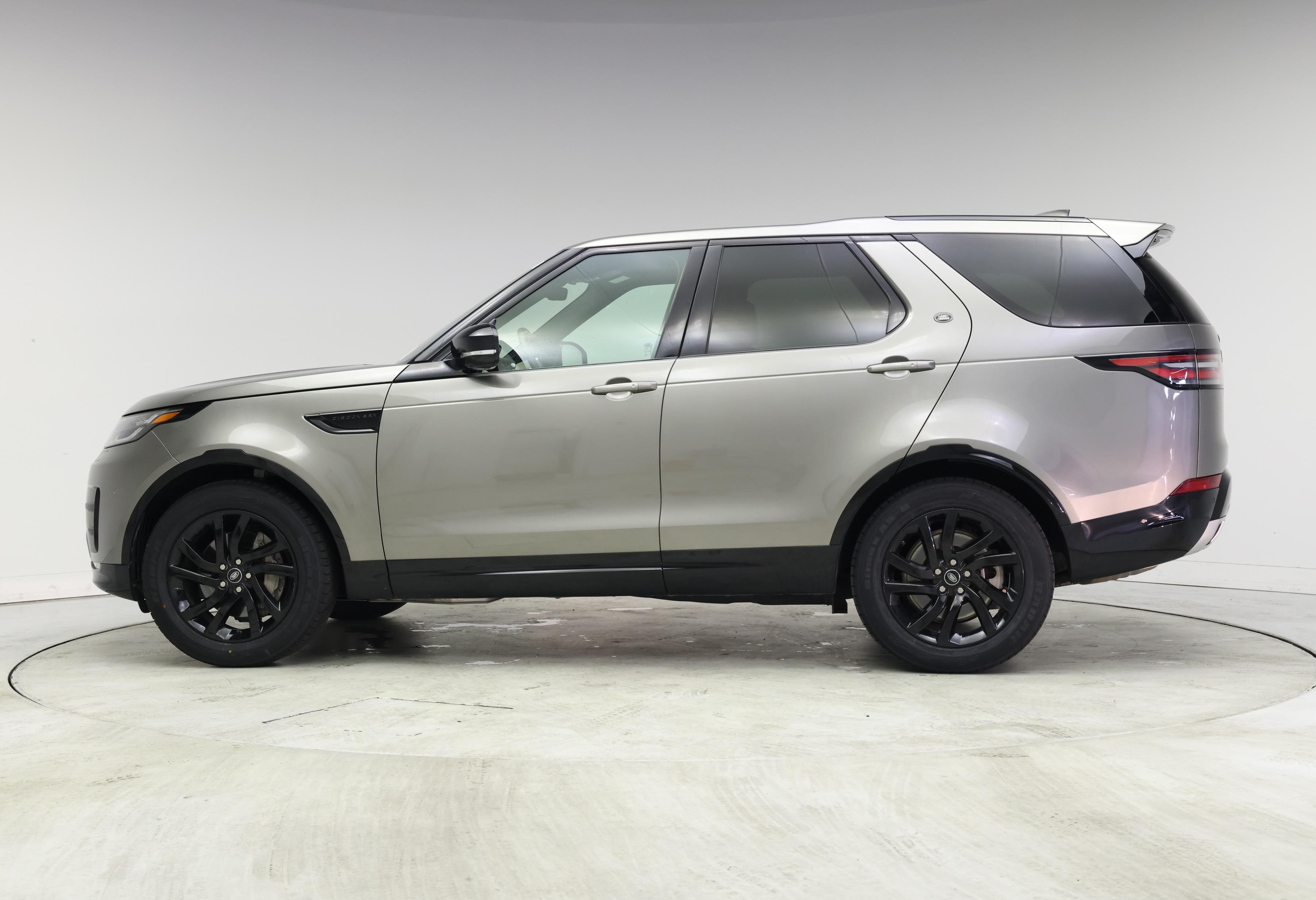 Thumbnail: 2020 Land Rover Discovery - 3