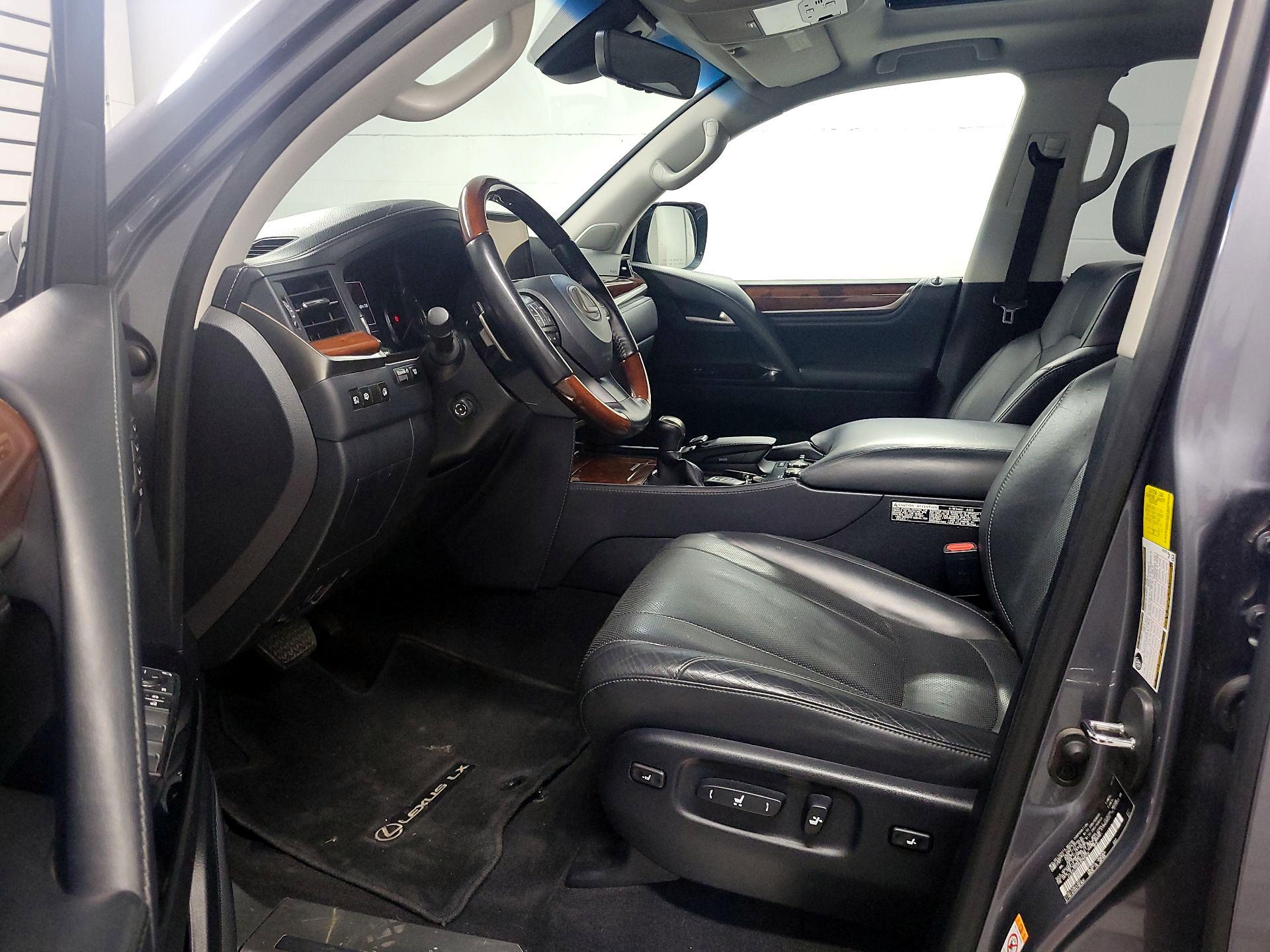 Thumbnail: 2019 Lexus LX - 11