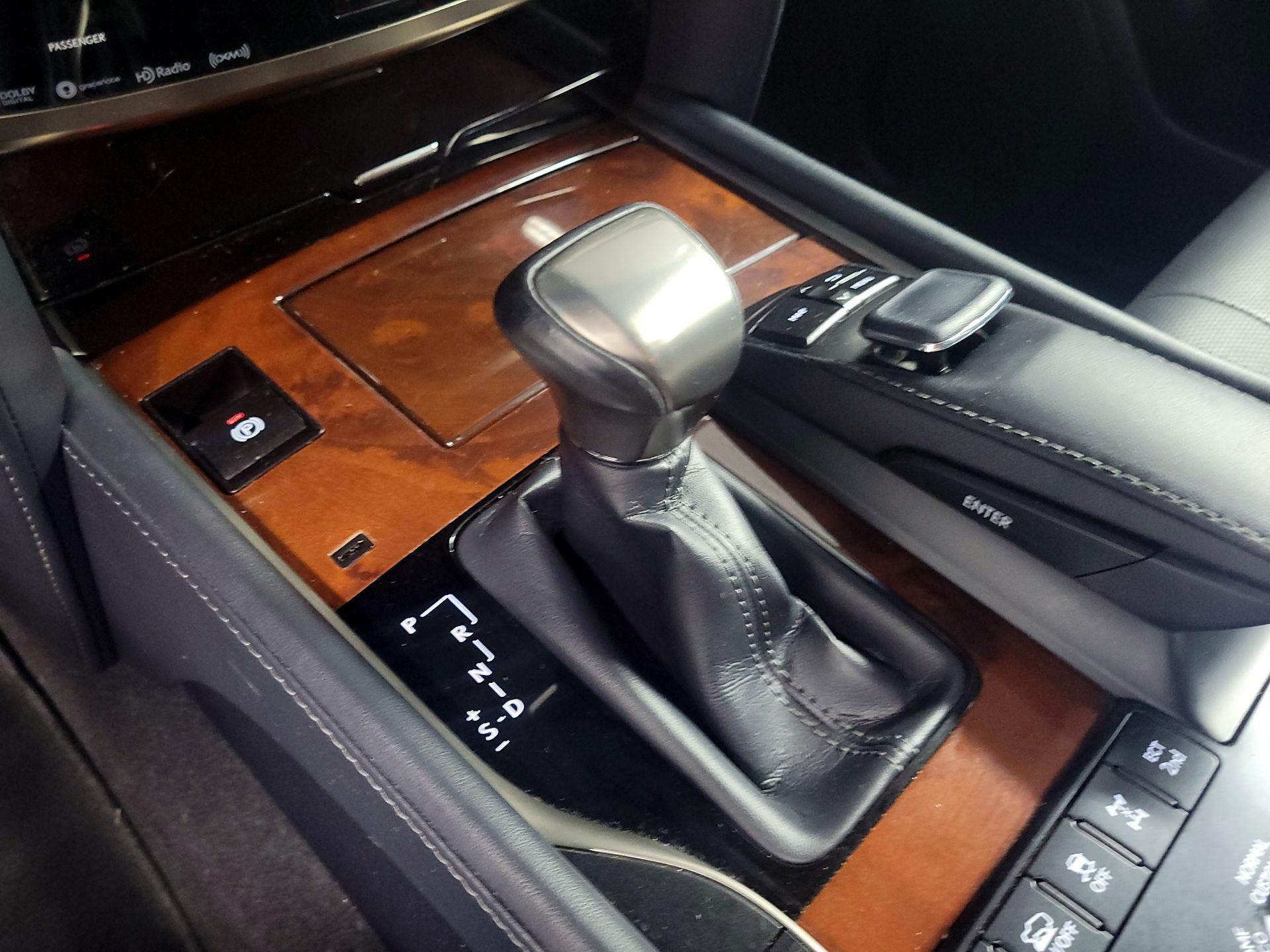 Thumbnail: 2019 Lexus LX - 17