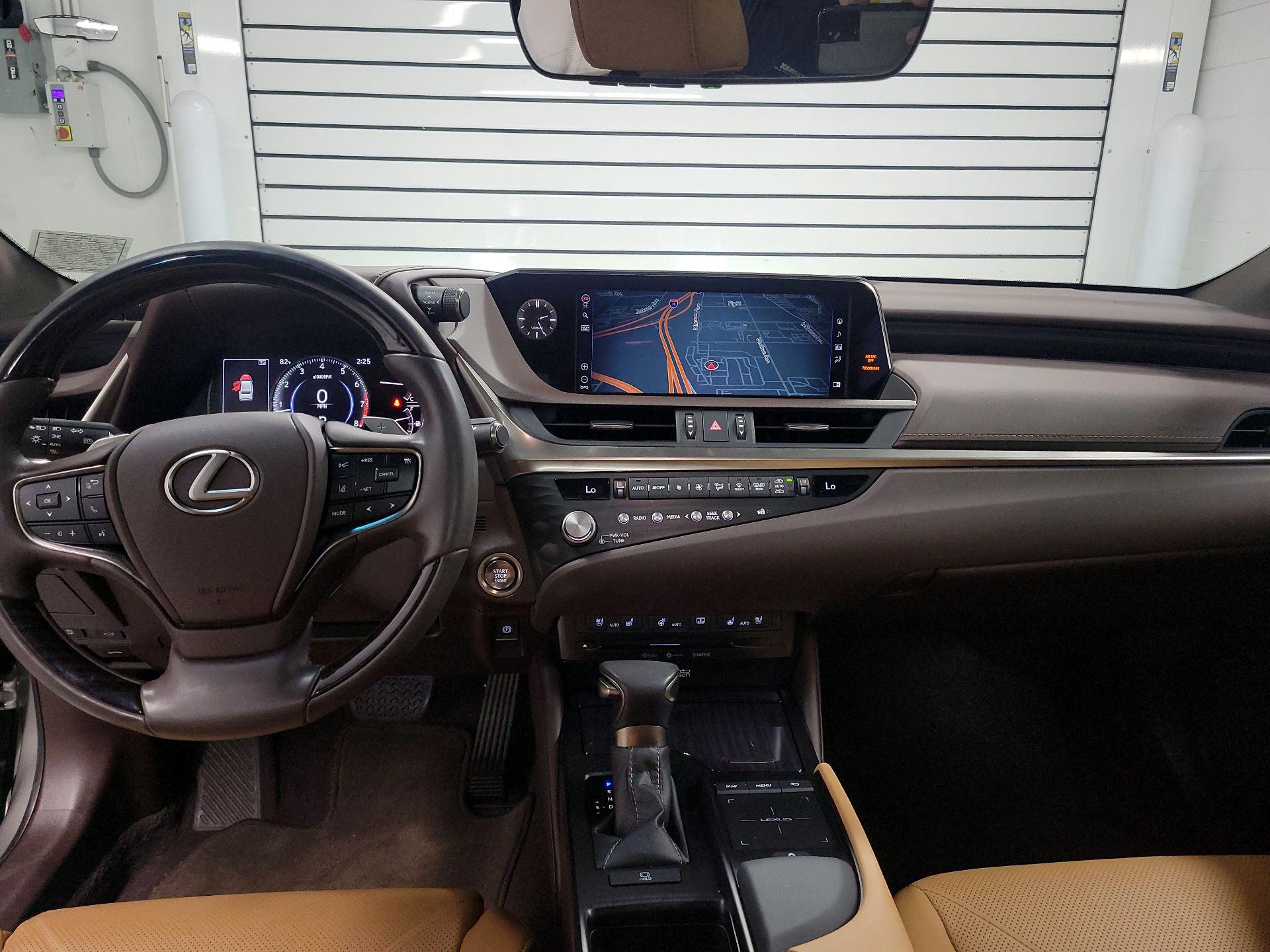 Thumbnail: 2021 Lexus ES - 9
