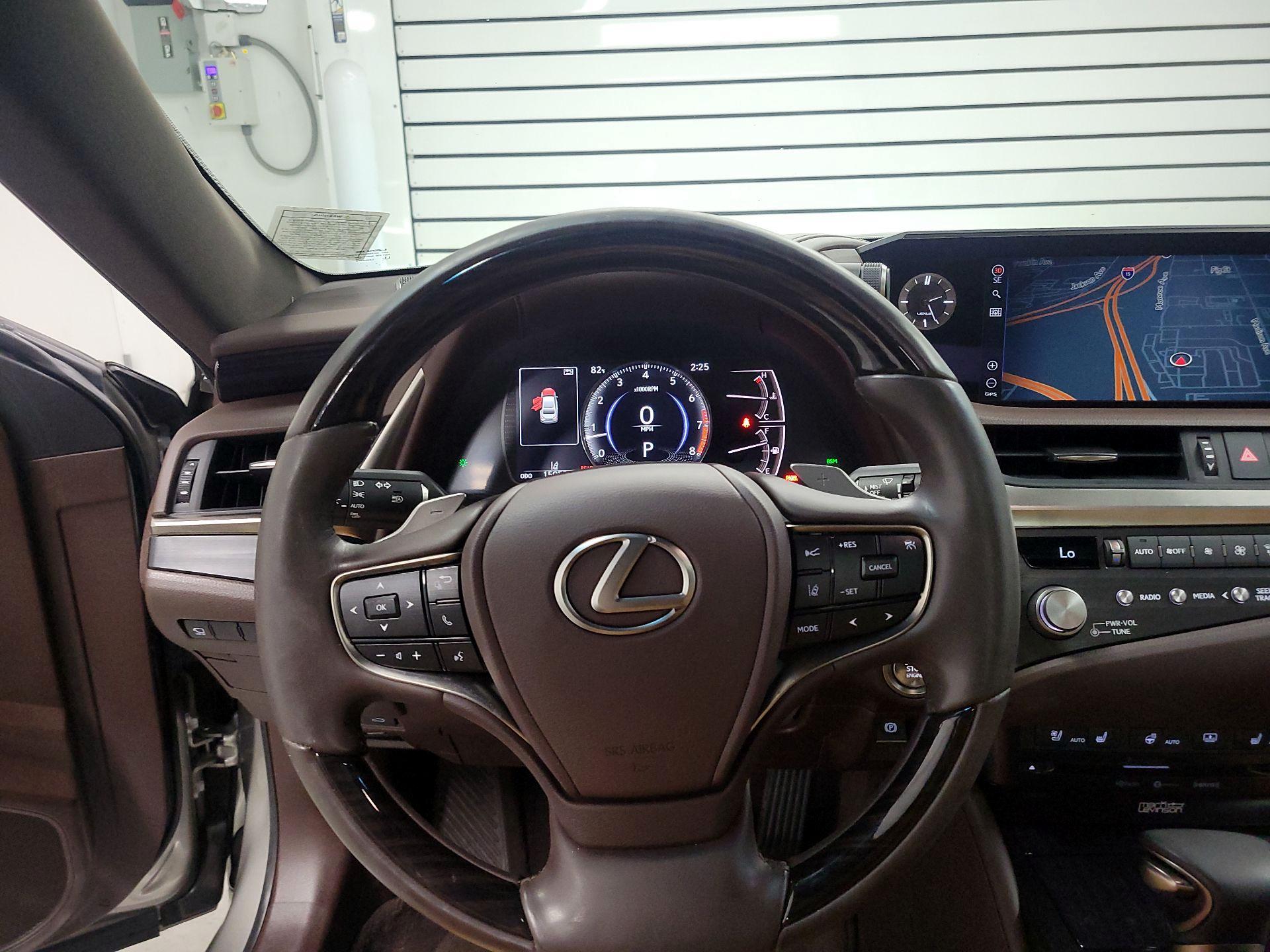 Thumbnail: 2021 Lexus ES - 10