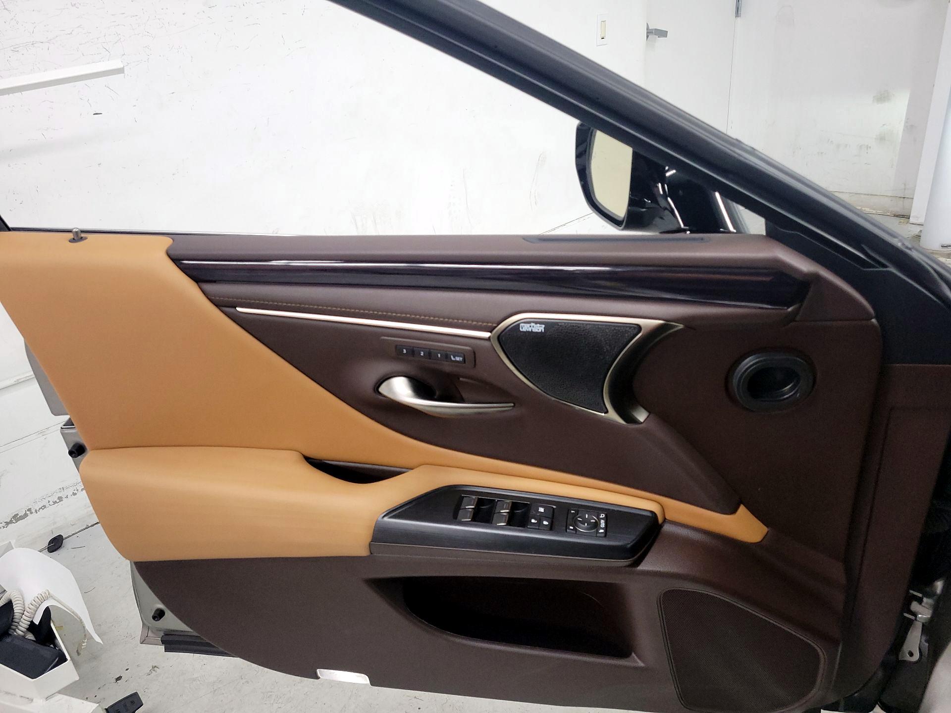 Thumbnail: 2021 Lexus ES - 12