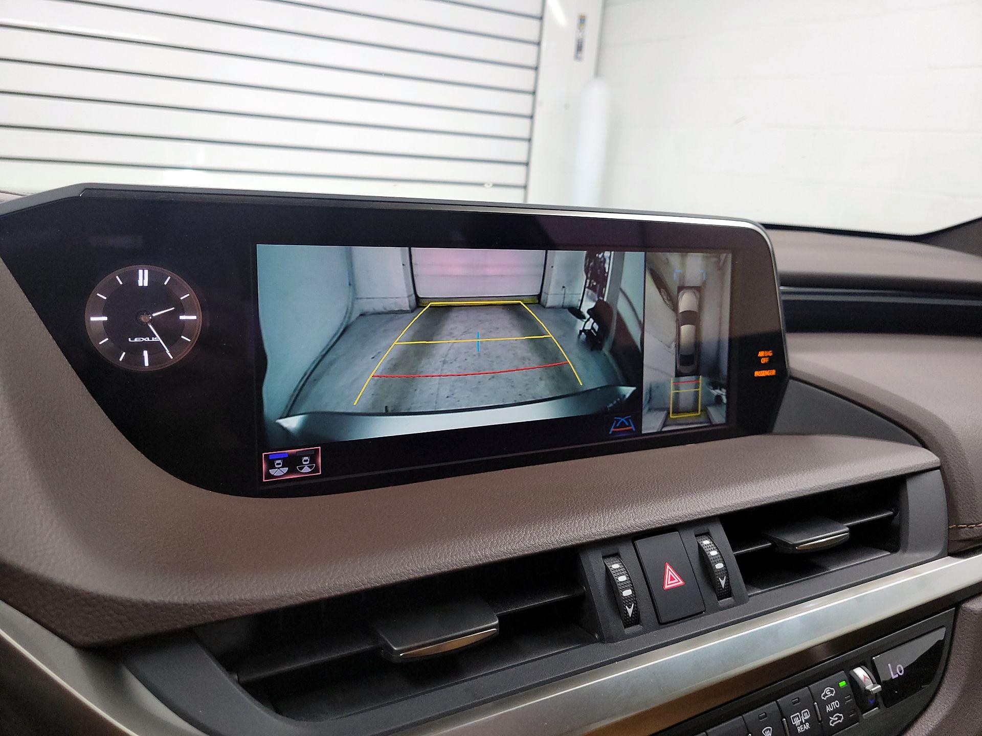 Thumbnail: 2021 Lexus ES - 15