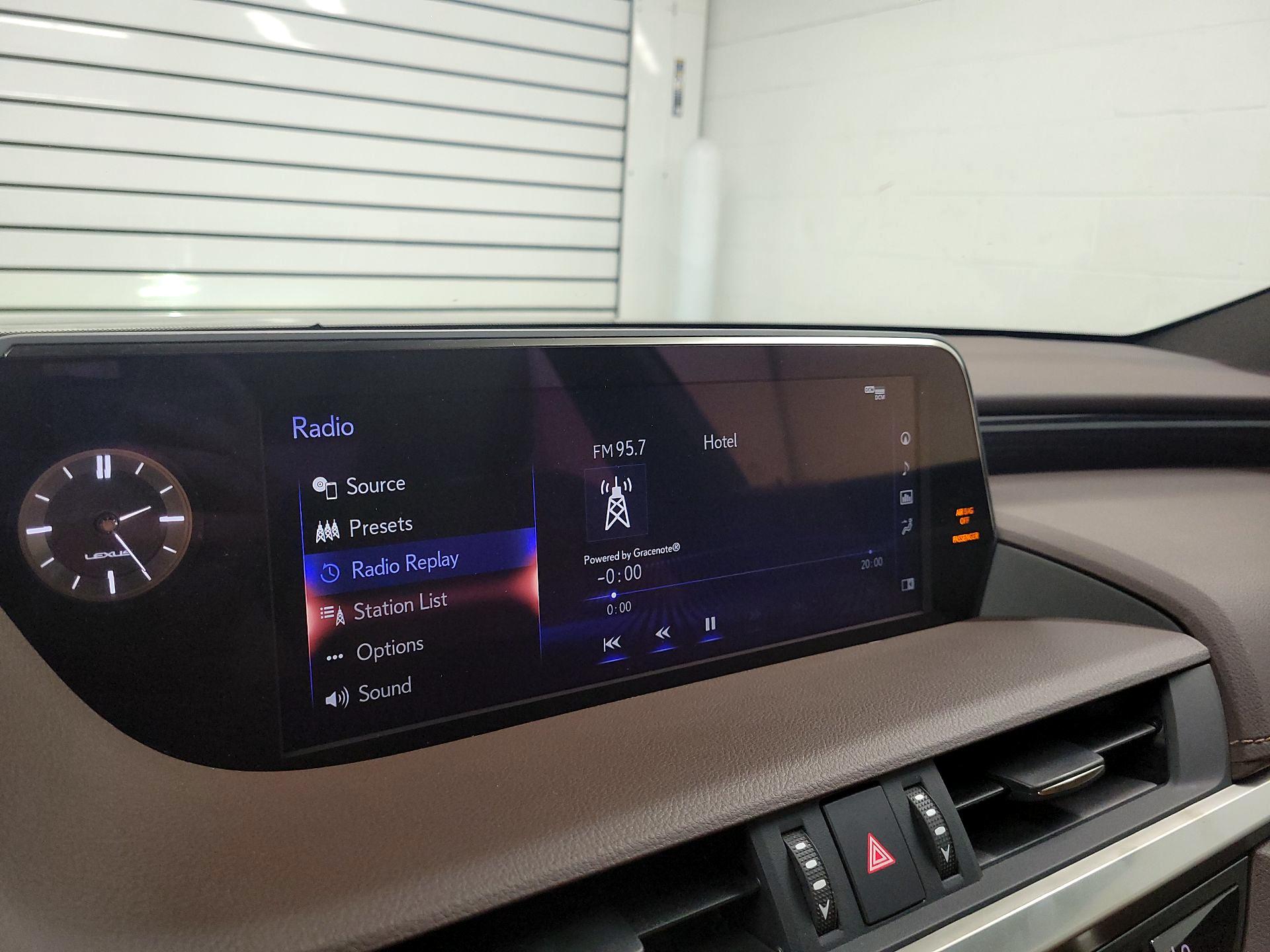 Thumbnail: 2021 Lexus ES - 16