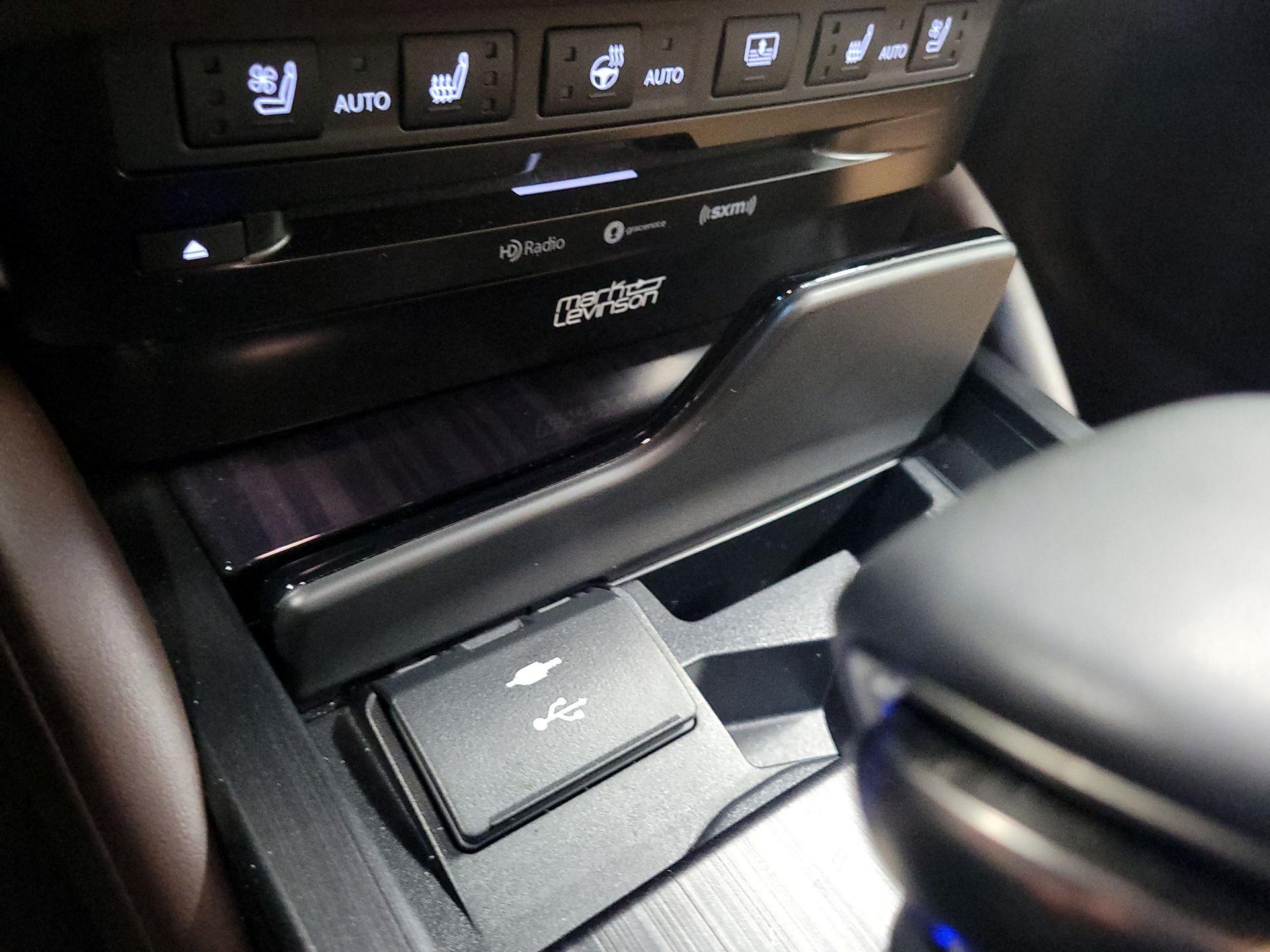 Thumbnail: 2021 Lexus ES - 19