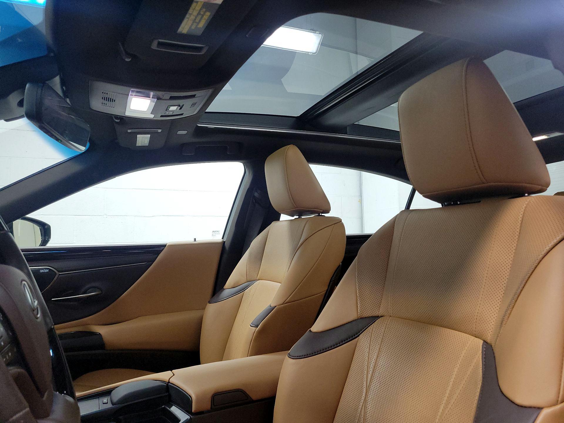 Thumbnail: 2021 Lexus ES - 20