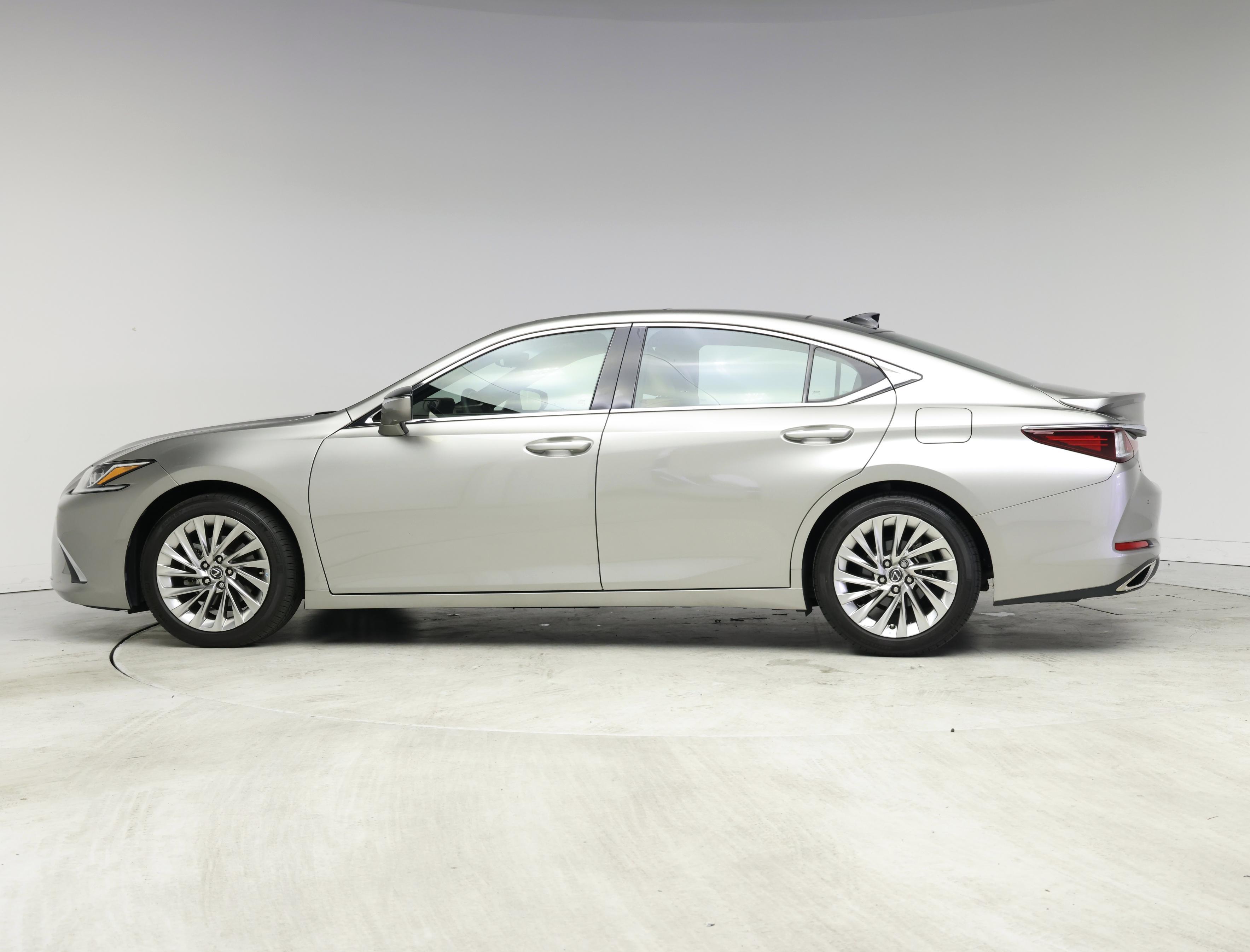 Thumbnail: 2021 Lexus ES - 3