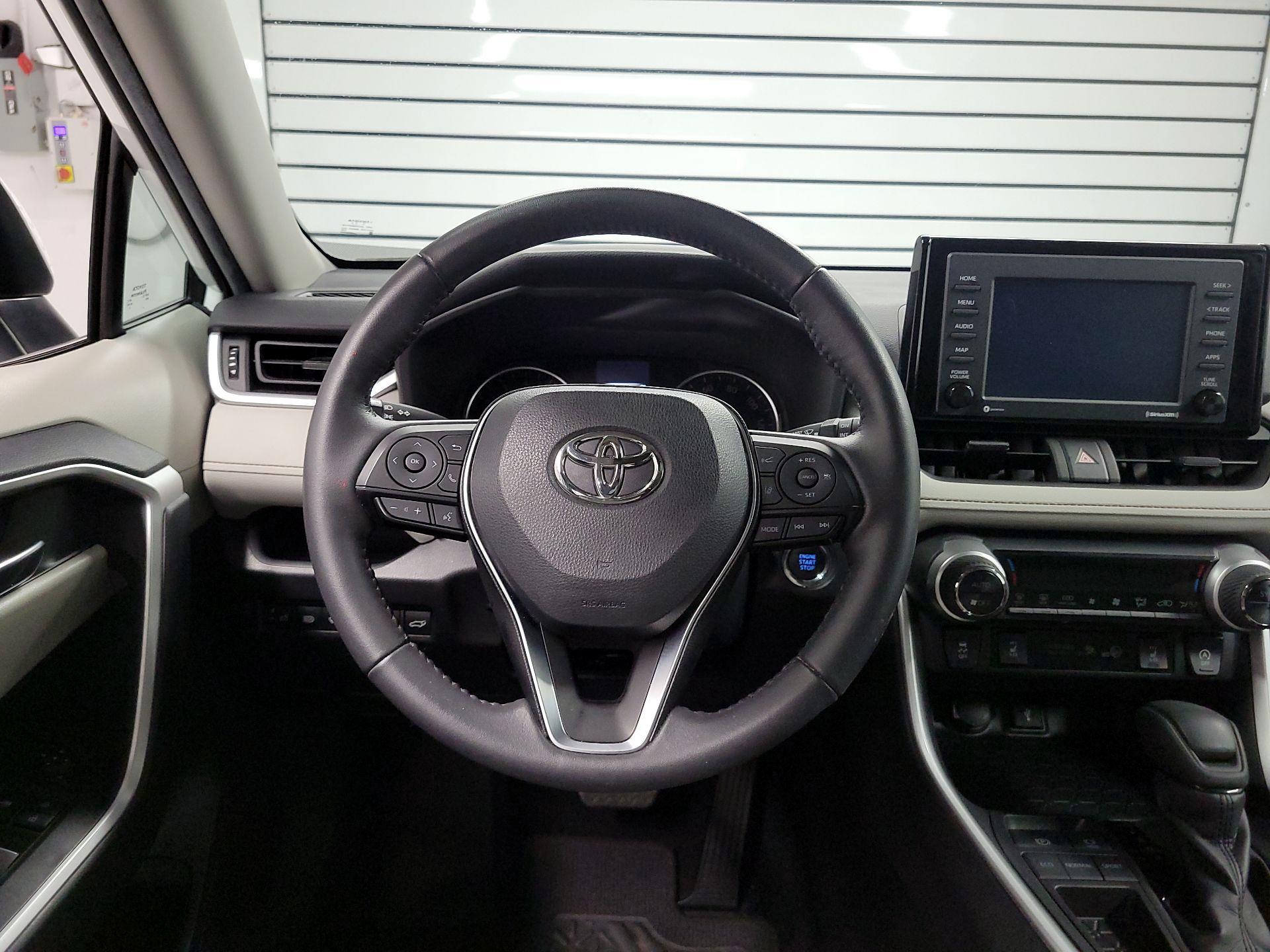 Thumbnail: 2022 Toyota RAV4 - 10