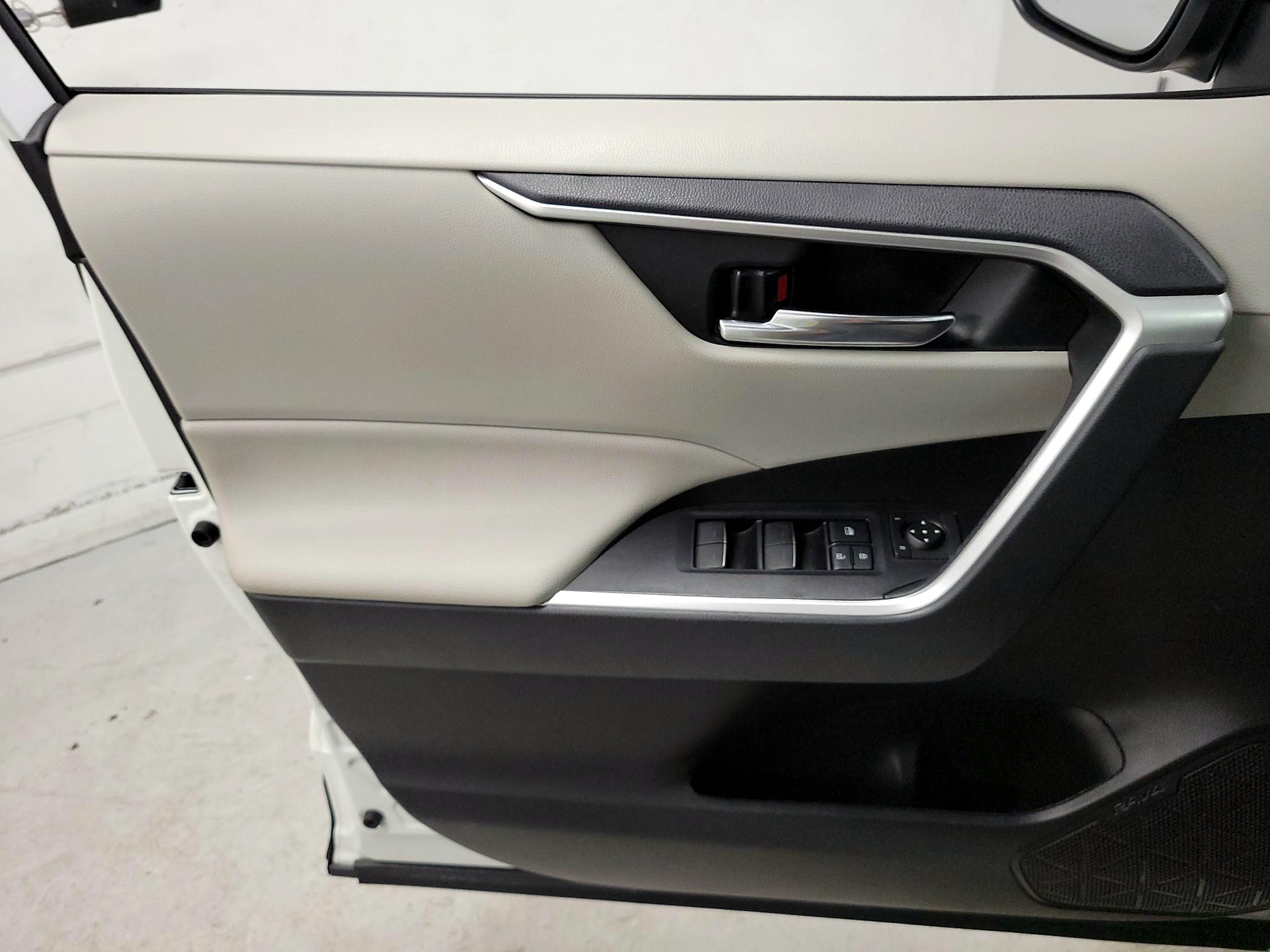 Thumbnail: 2022 Toyota RAV4 - 12