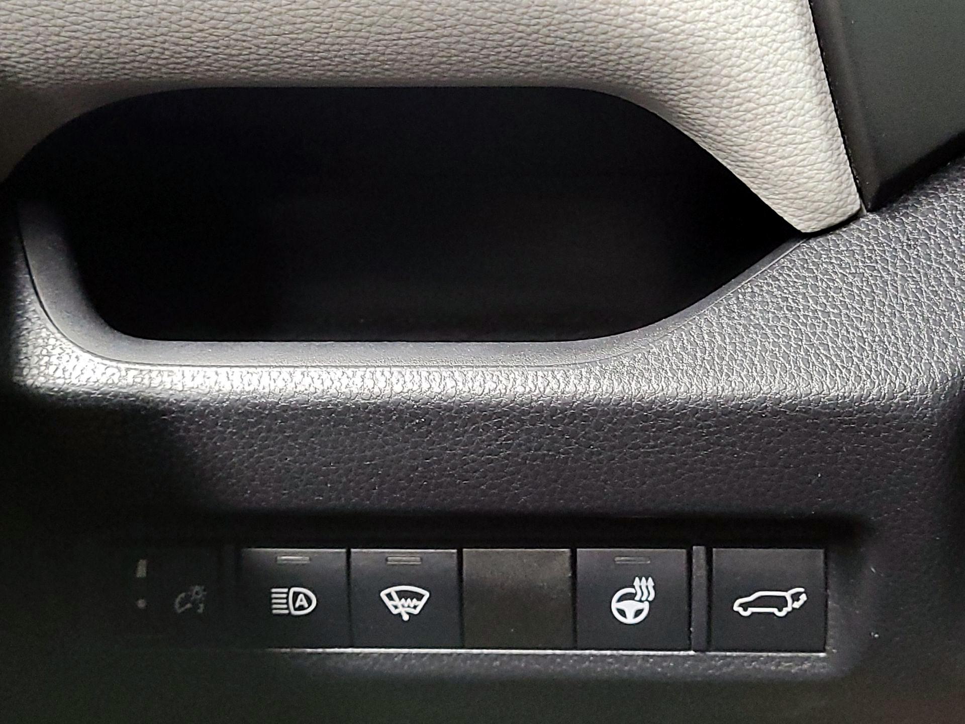 Thumbnail: 2022 Toyota RAV4 - 13