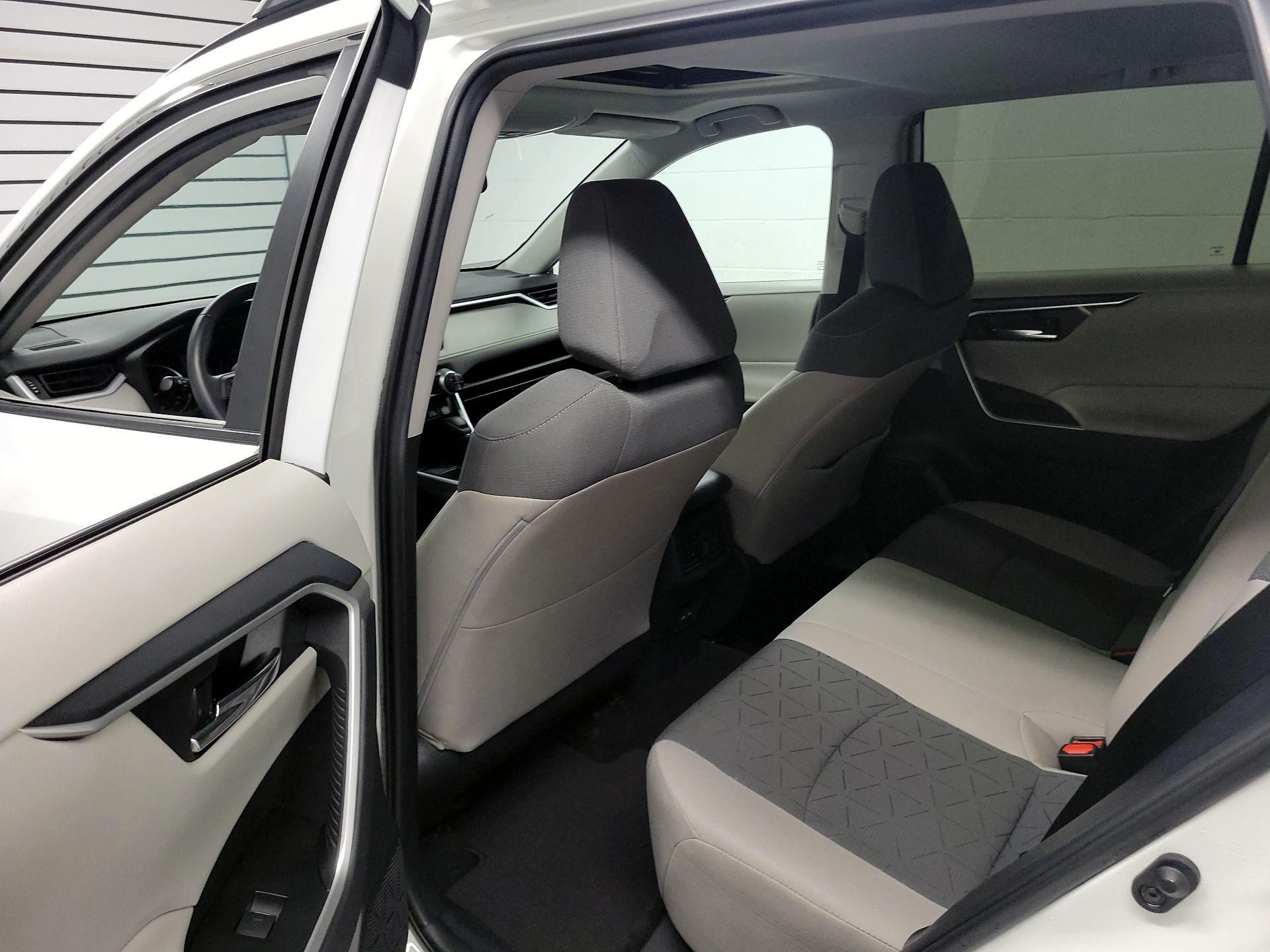 Thumbnail: 2022 Toyota RAV4 - 20