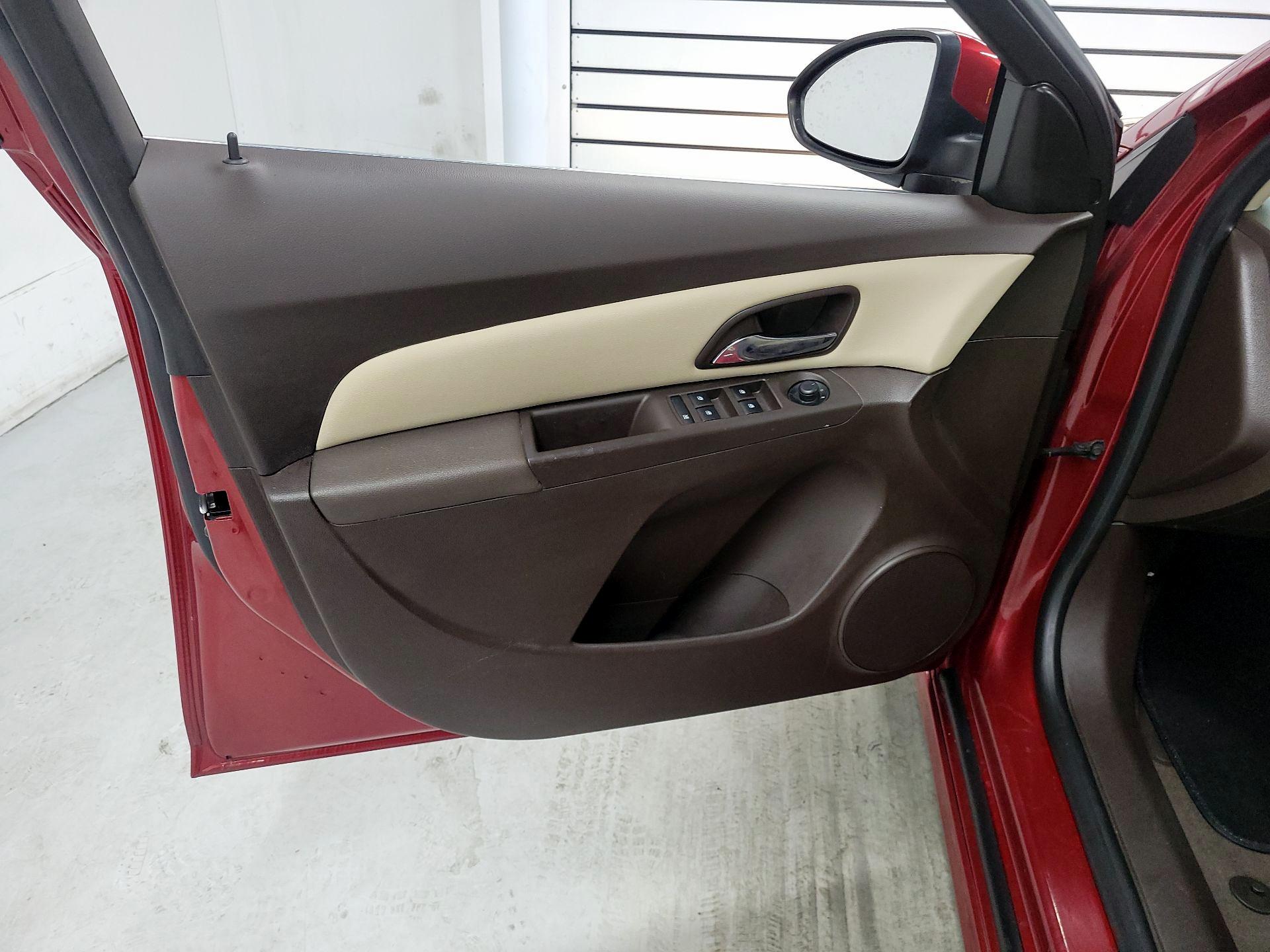 Thumbnail: 2014 Chevrolet Cruze - 12