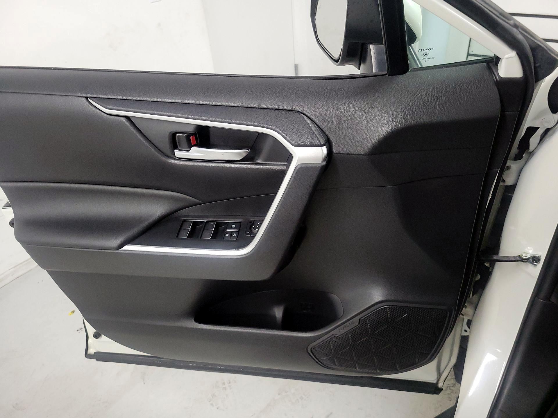Thumbnail: 2022 Toyota RAV4 - 12