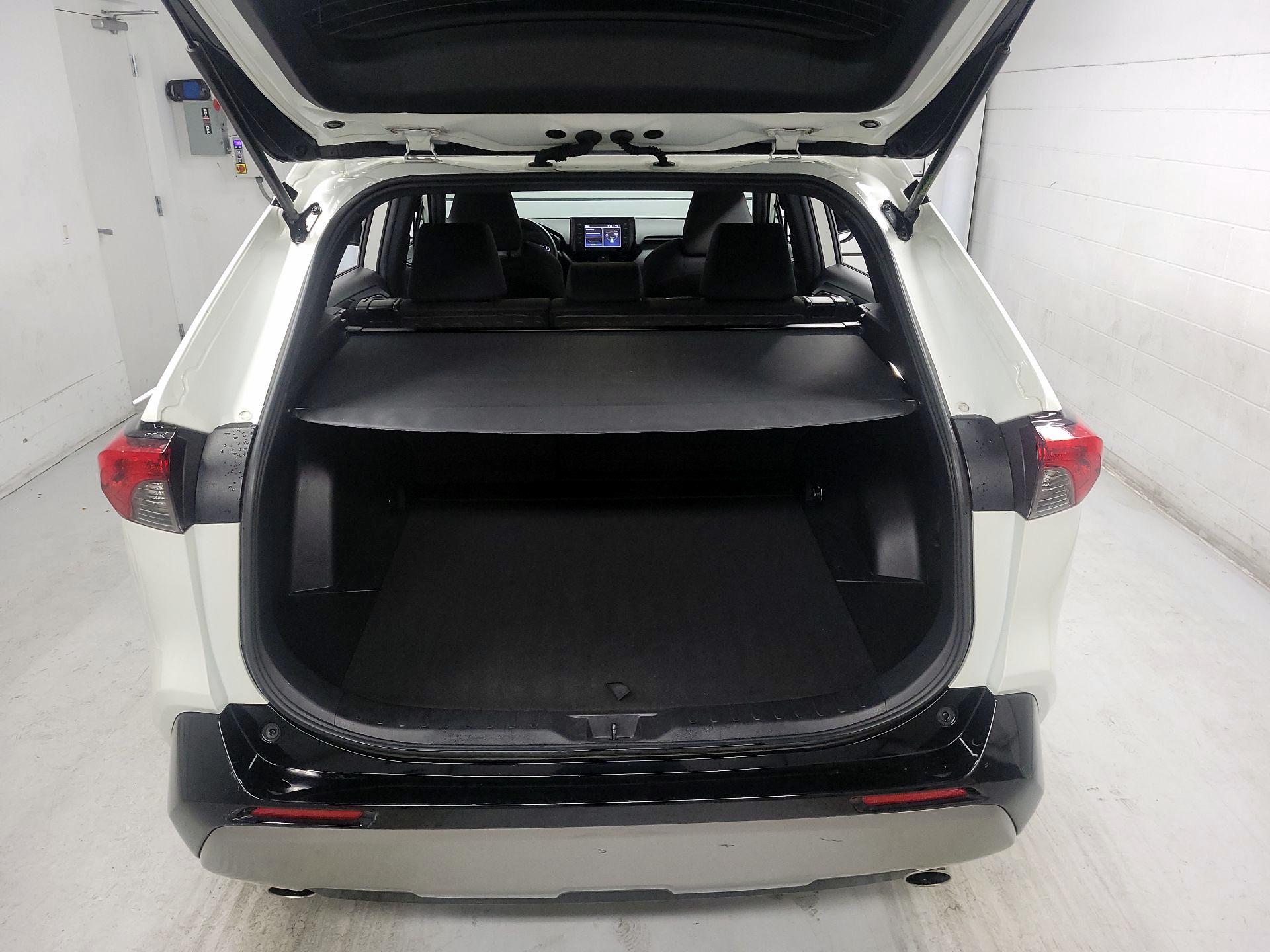 Thumbnail: 2022 Toyota RAV4 - 19