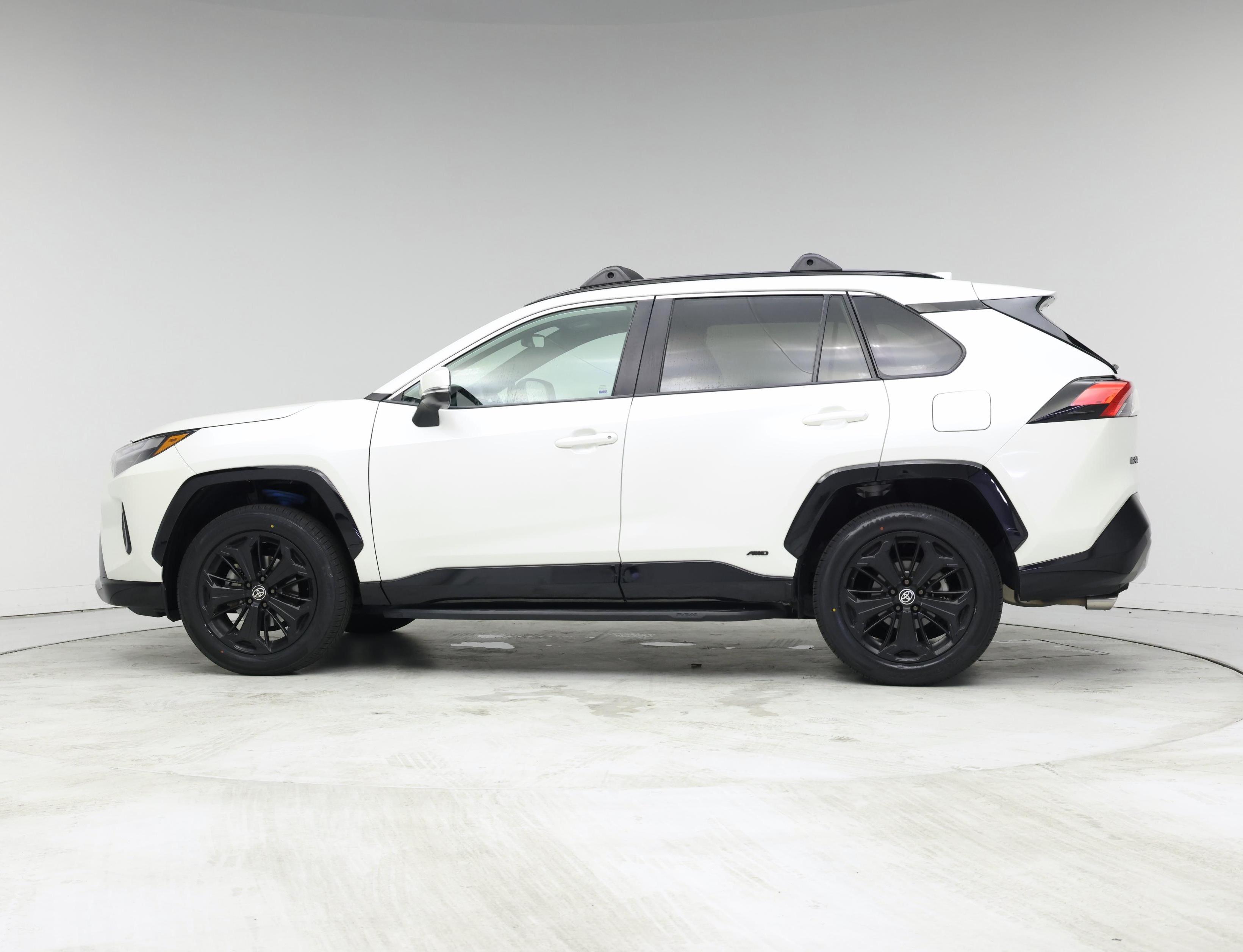 Thumbnail: 2022 Toyota RAV4 - 3