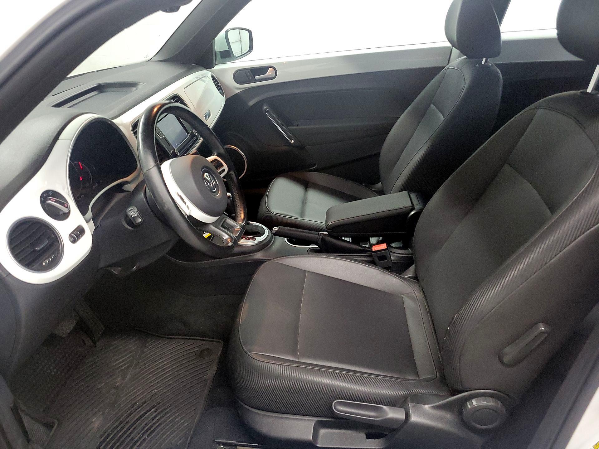 Thumbnail: 2016 Volkswagen Beetle - 11